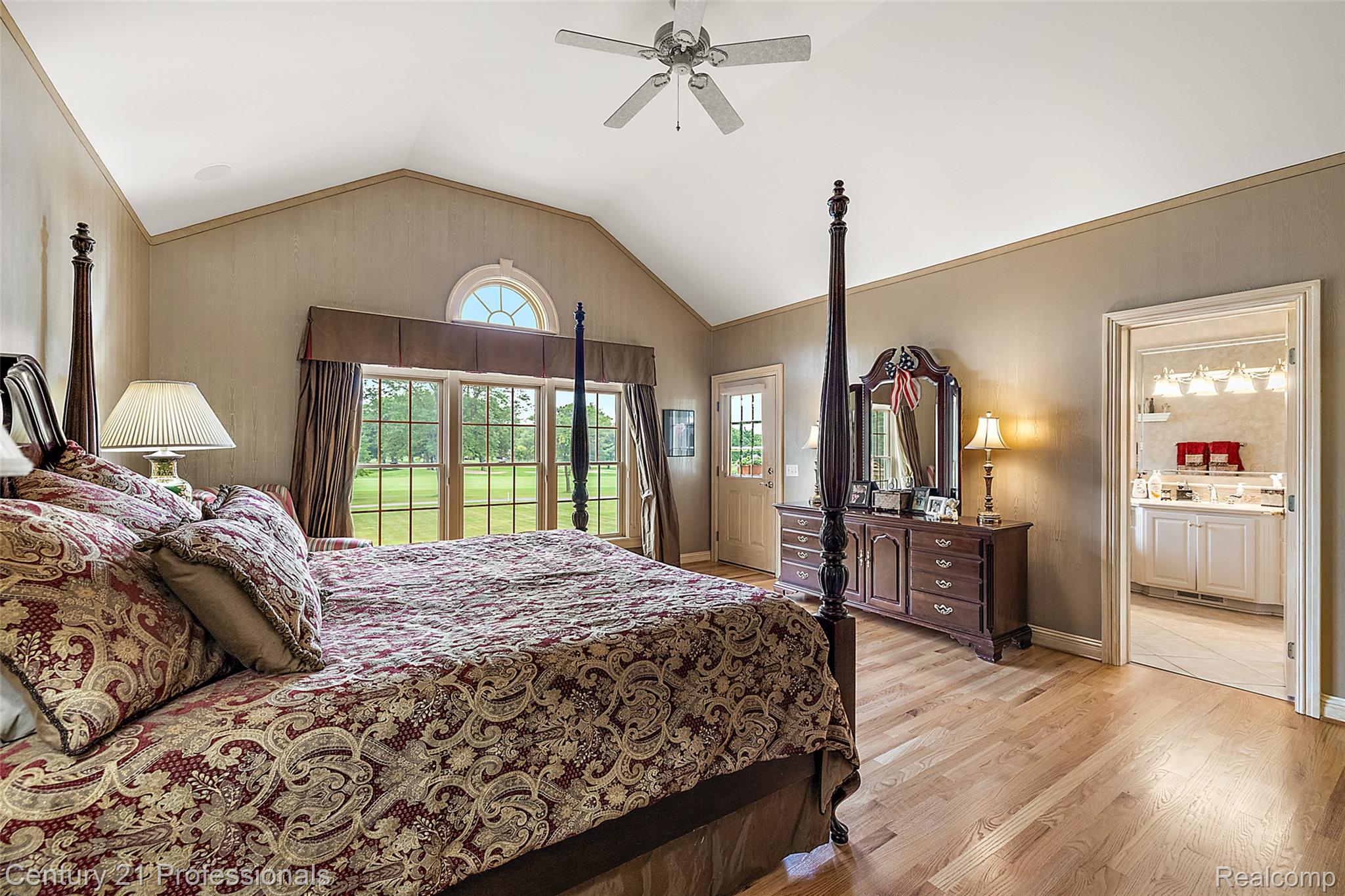 GrandBlanc, Michigan, 48439, United States, 4 Bedrooms Bedrooms, ,5 BathroomsBathrooms,Residential,For Sale,1980457