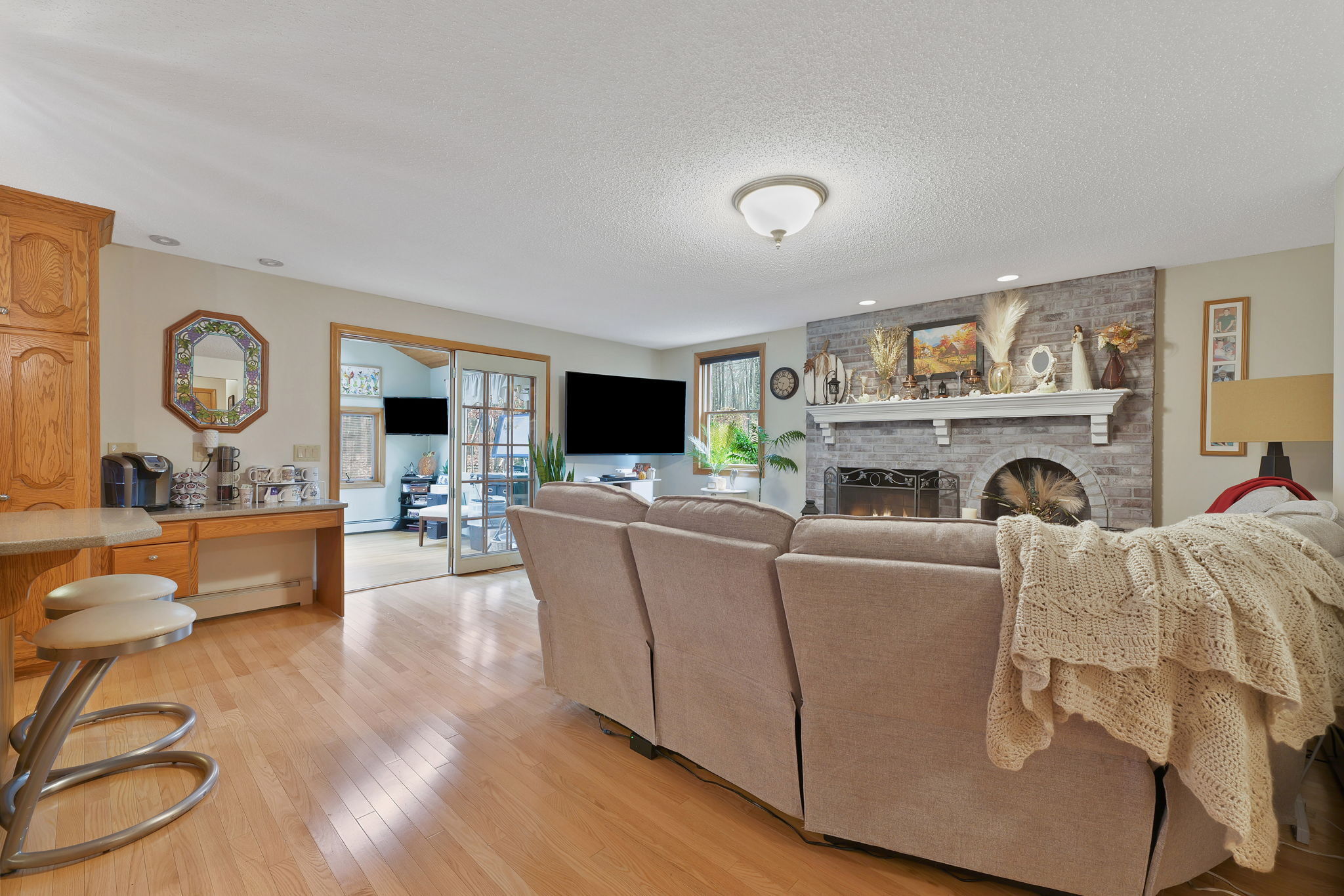 Tolland, Connecticut, 06084, United States, 3 Bedrooms Bedrooms, ,3 BathroomsBathrooms,Residential,For Sale,1993316