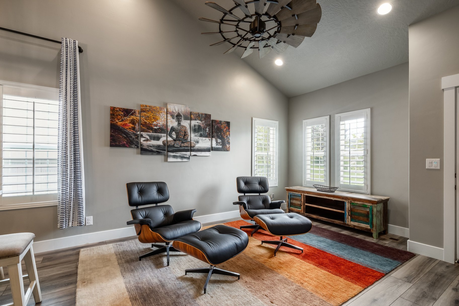  Move-In Ready in Daybreak — Steps from the Lake, Loaded with Custom Upgrades - 物件實景