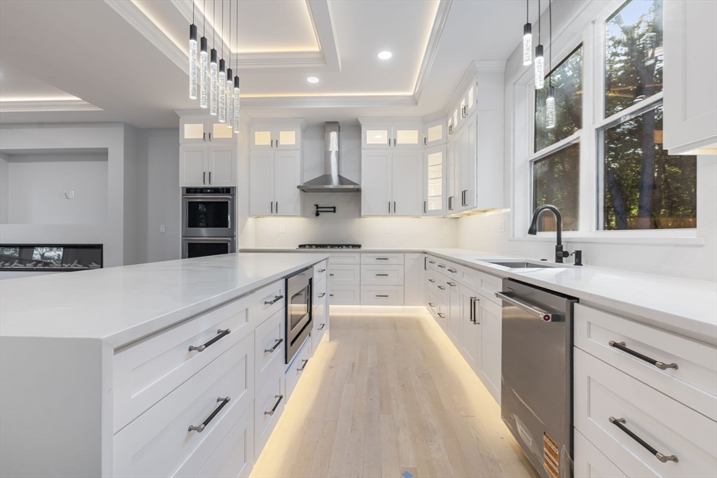 Bedford, Massachusetts, 01730, United States, 4 Bedrooms Bedrooms, ,5 BathroomsBathrooms,Residential,For Sale,1984160