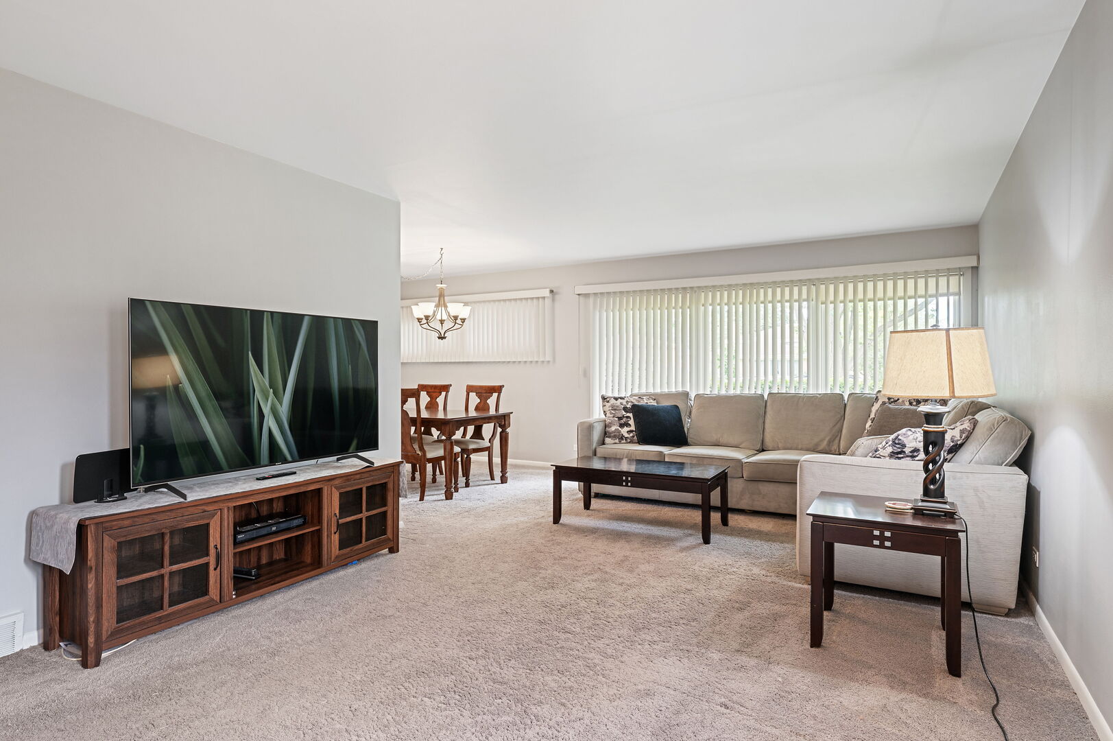 Glenview, Illinois, 60025, United States, 4 Bedrooms Bedrooms, ,3 BathroomsBathrooms,Residential,For Sale,1934626