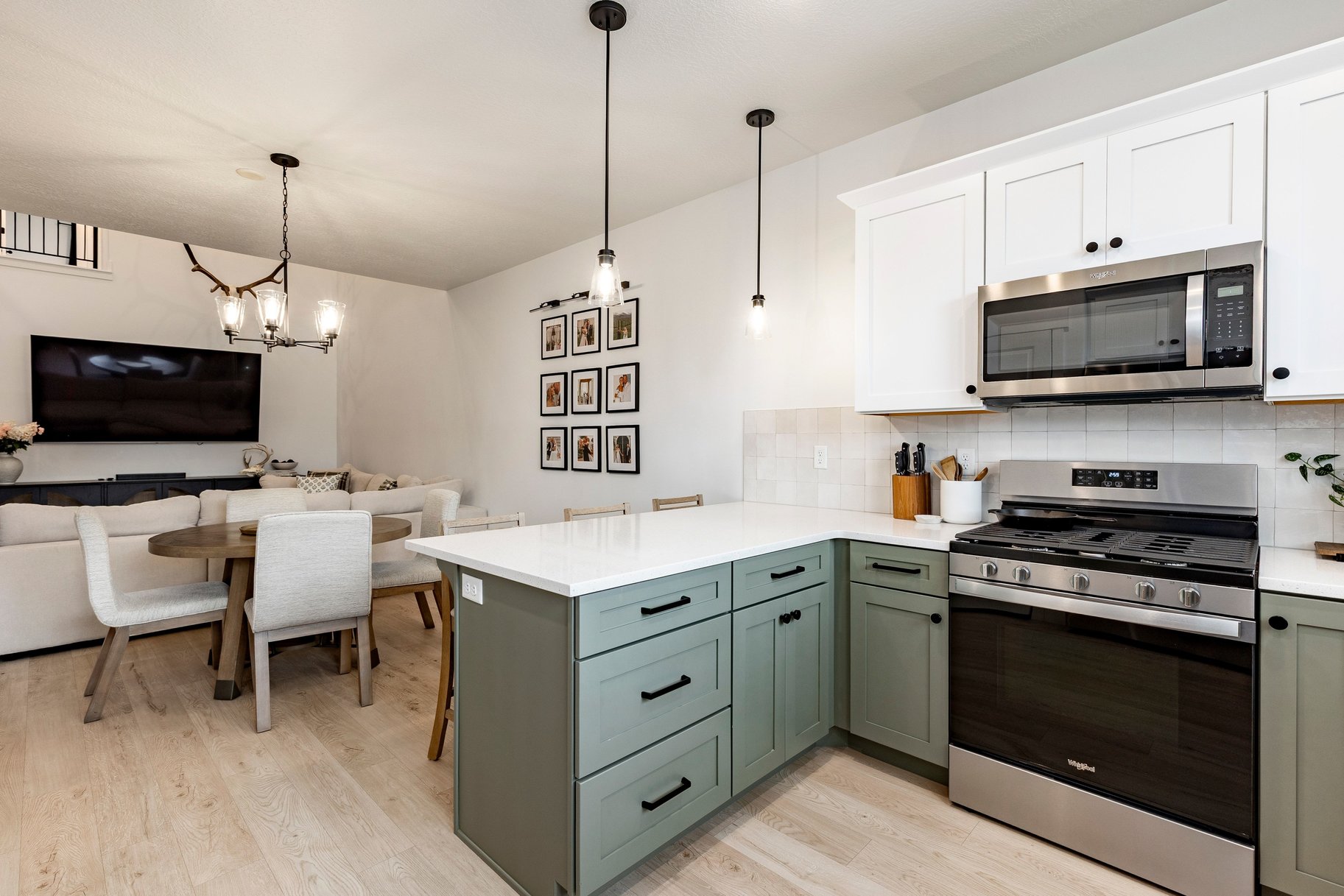  Beautifully Upgraded Townhome - 物件實景