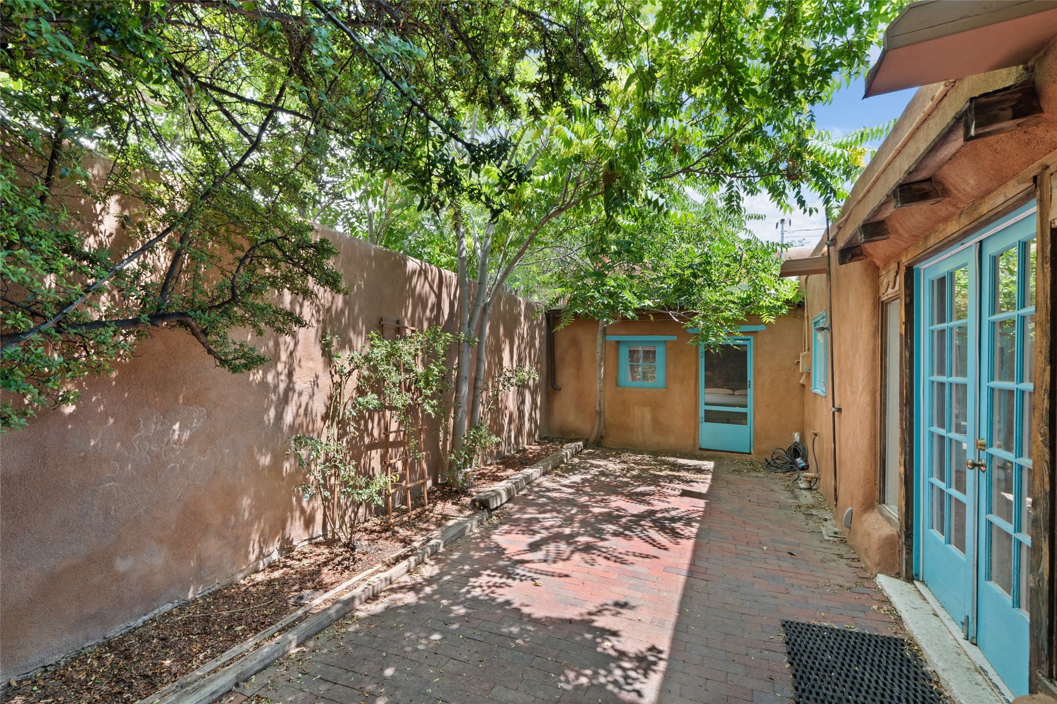  868 E Alameda Street - 物件實景