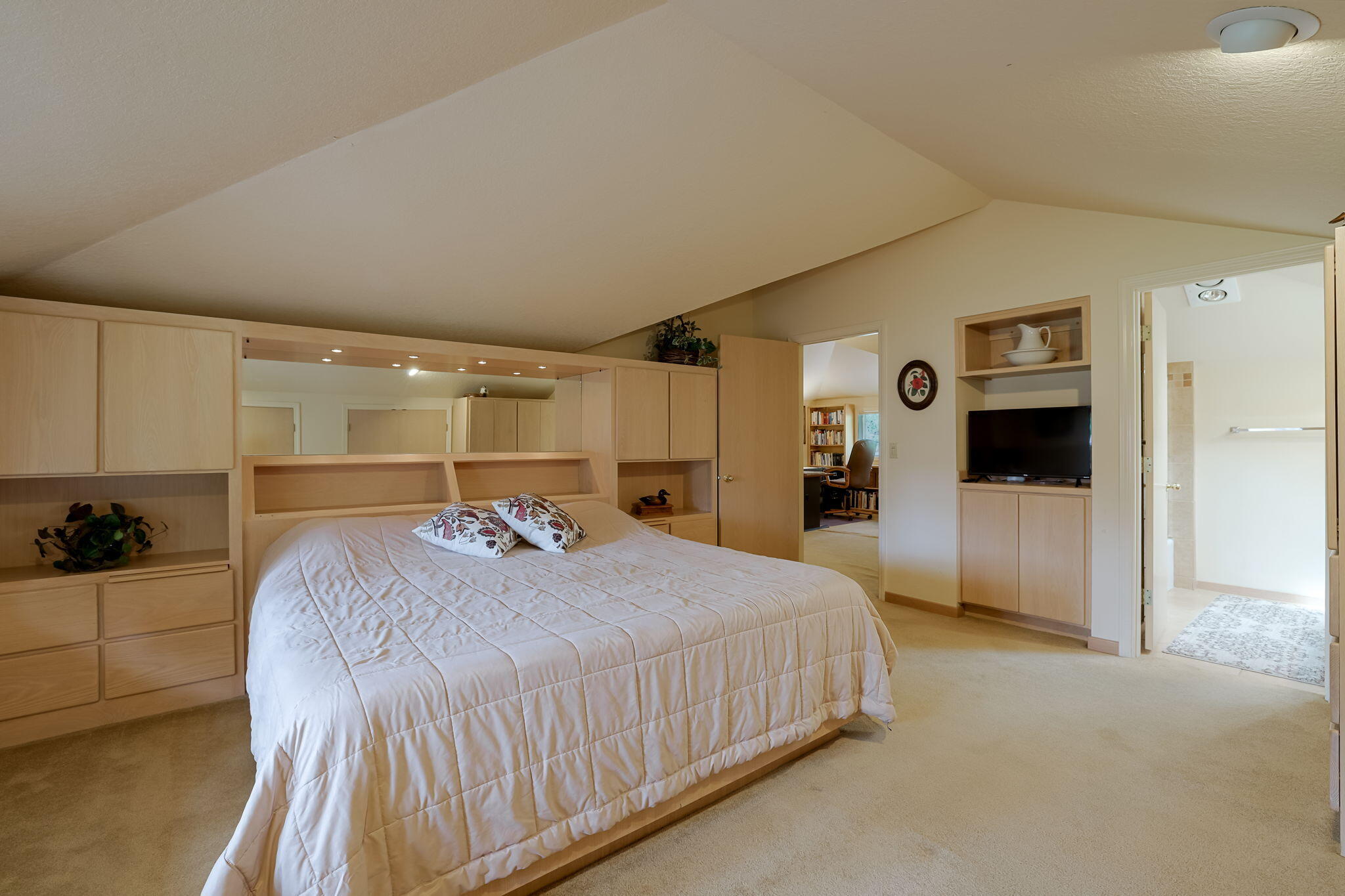 Bend, Oregon, 97703, United States, 3 Bedrooms Bedrooms, ,3 BathroomsBathrooms,Residential,For Sale,1911486