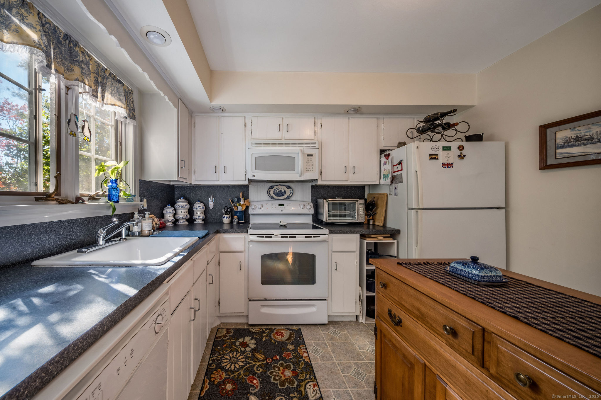 Madison, Connecticut, 06443, United States, 2 Bedrooms Bedrooms, ,3 BathroomsBathrooms,Residential,For Sale,1988071