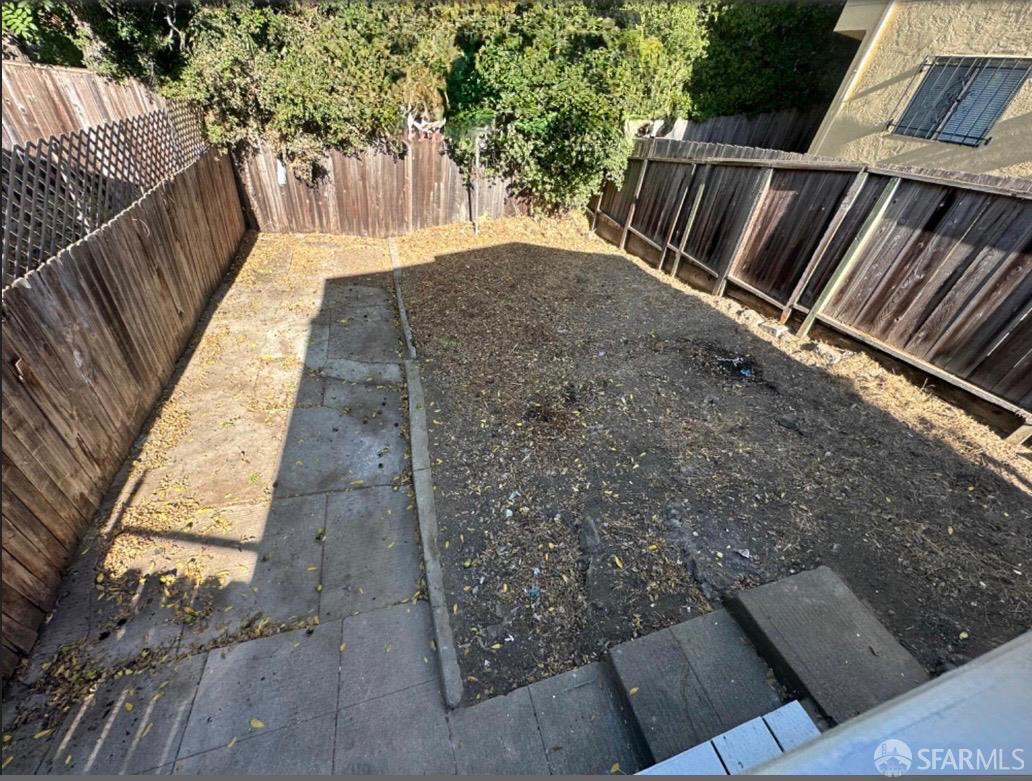 Oakland, California, 94602, United States, 2 Bedrooms Bedrooms, ,1 BathroomBathrooms,Residential,For Sale,2025747