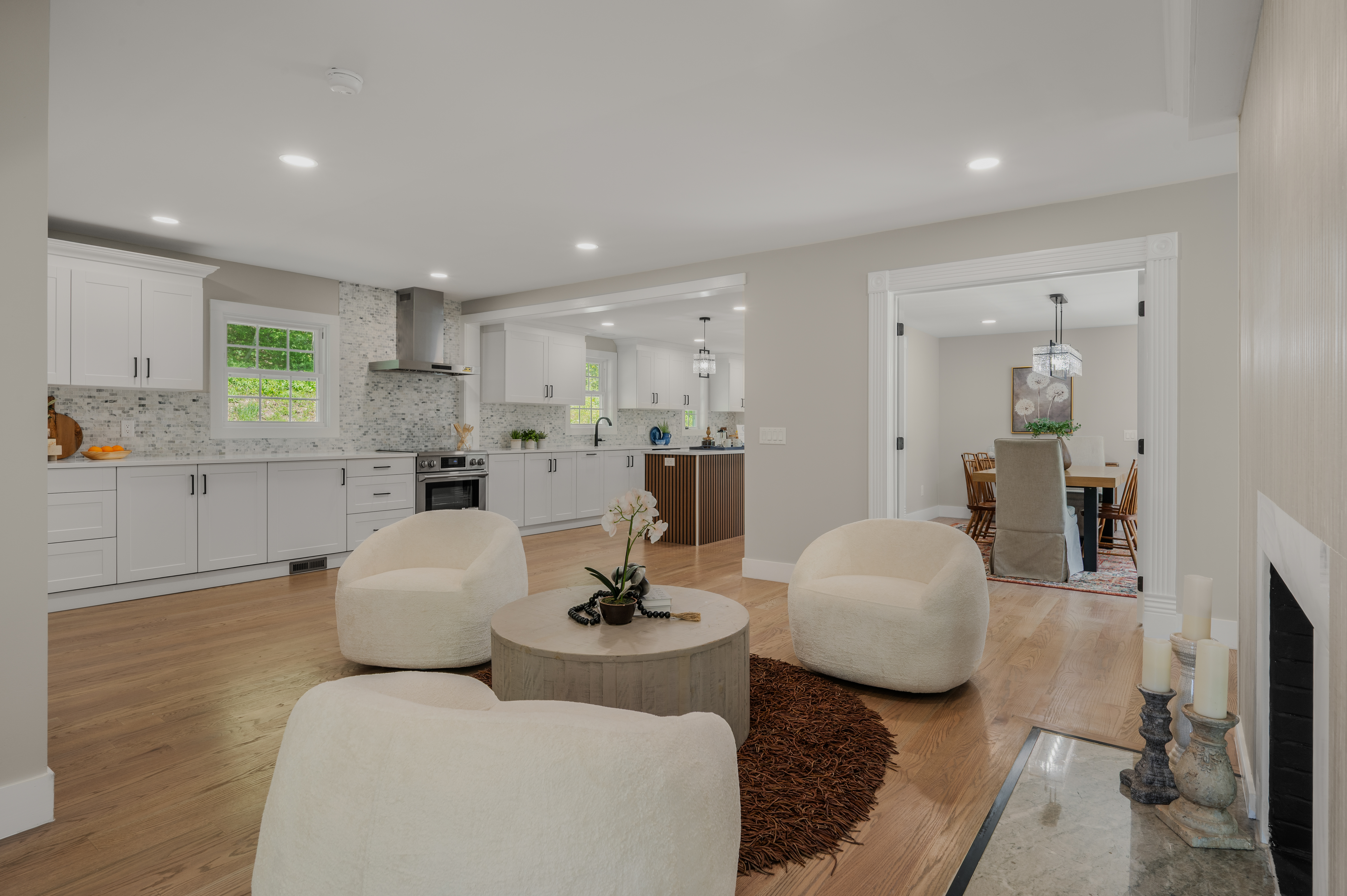  Beautiful and Spacious Colonial Home on 2.55 Acres - 物件實景
