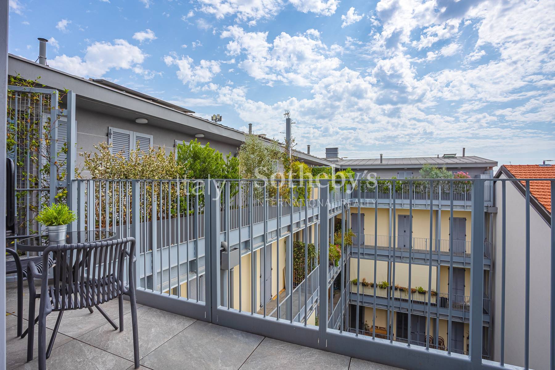  Light-filled penthouse in an elegant residential setting - 物件實景