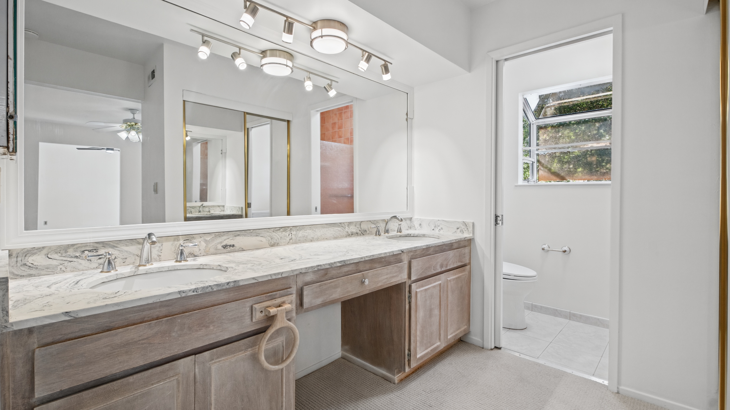  Spacious Mont Marin Contemporary with Open Space Views - 物件實景