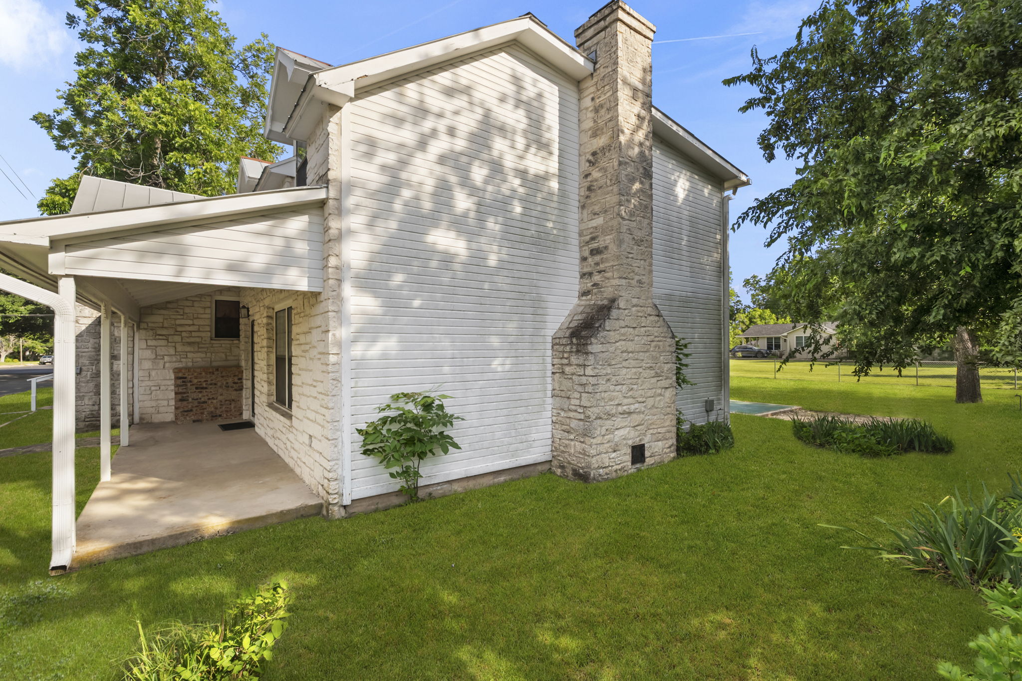  501 West Creek Street, Fredericksburg, TX 78624 - 物件實景