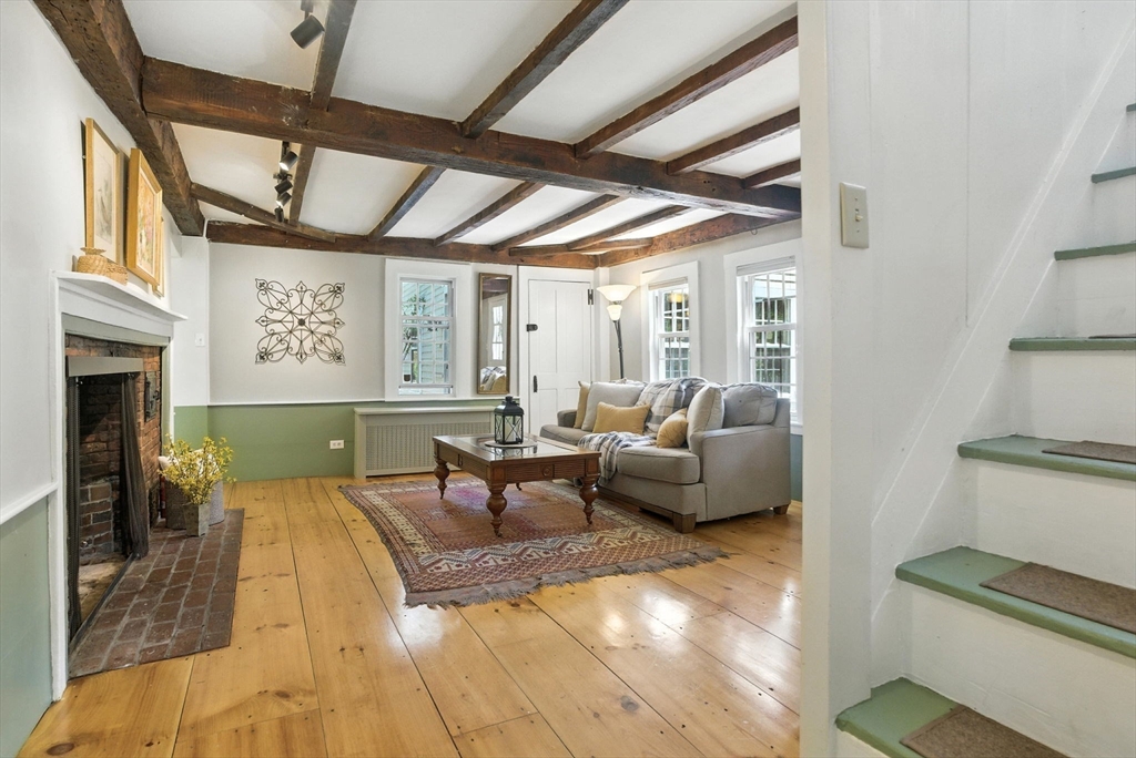 Bolton, Massachusetts, 01740, United States, 4 Bedrooms Bedrooms, ,4 BathroomsBathrooms,Residential,For Sale,1866522