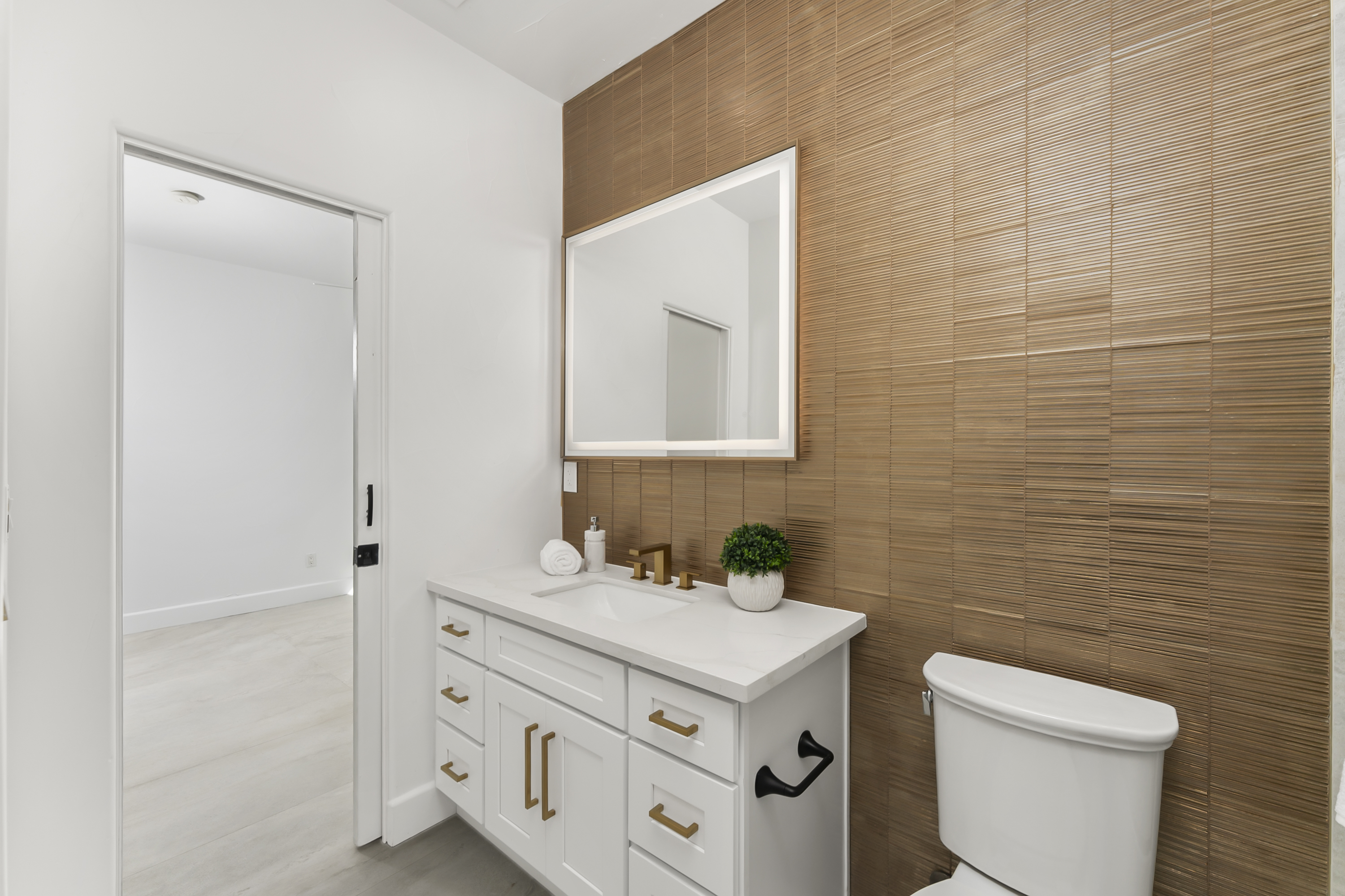  40 Acres - Big Views - Renovated Home - 物件實景