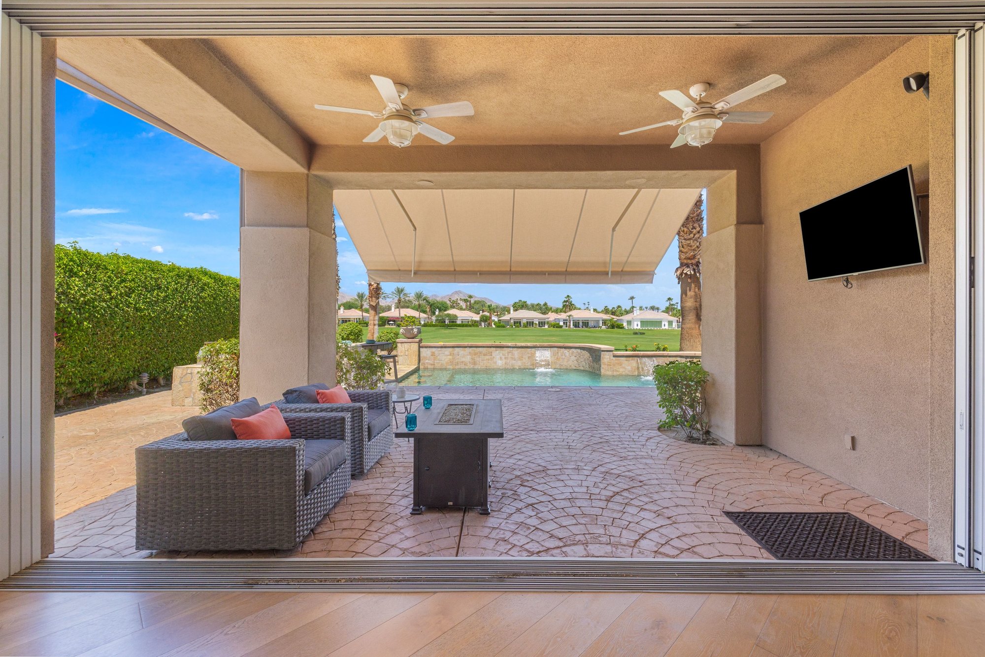  Golf Course Living With Designer Touches - 物件實景