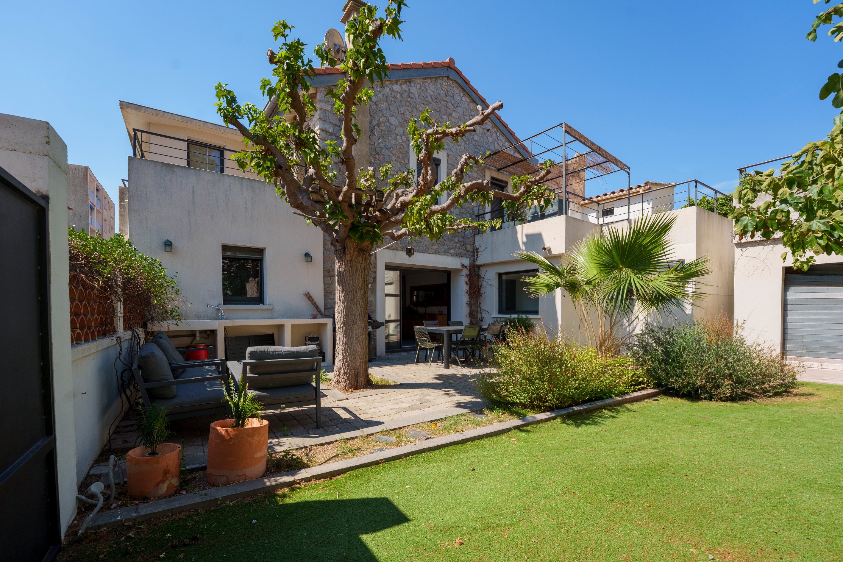  A charming stone house in the heart of Palavas-les-Flots, just a stone