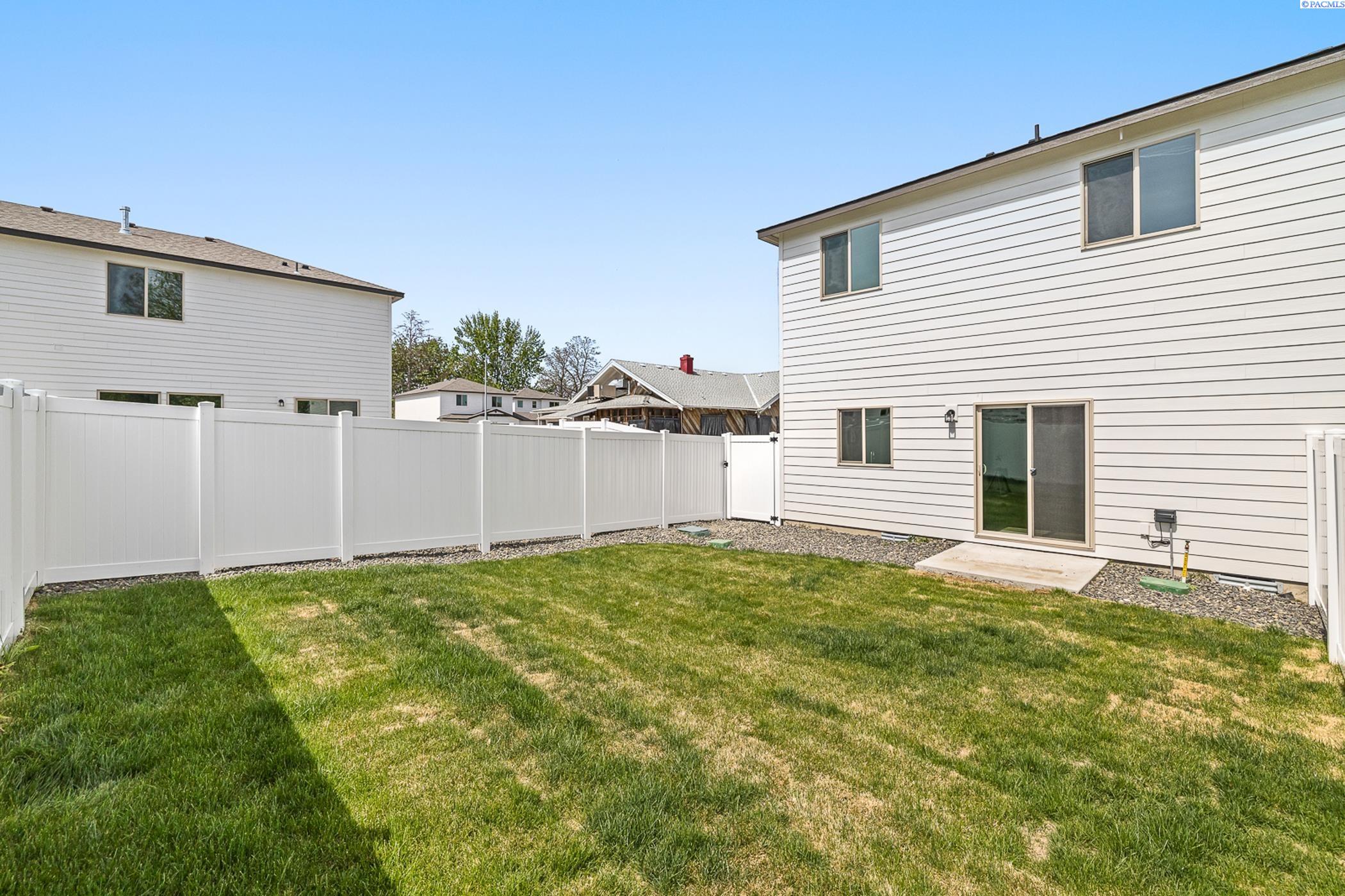 Kennewick, Washington, 99337, United States, 6 Bedrooms Bedrooms, ,Residential,For Sale,1796144