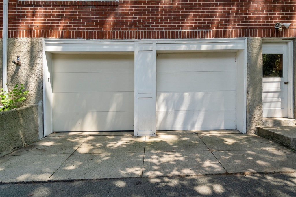 Newton, Massachusetts, 02458, United States, 2 Bedrooms Bedrooms, ,2 BathroomsBathrooms,Residential,For Sale,1906436