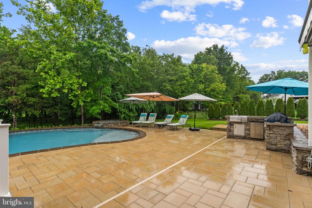 Warrenton, Virginia, 20187, United States, 4 Bedrooms Bedrooms, ,4 BathroomsBathrooms,Residential,For Sale,2048905