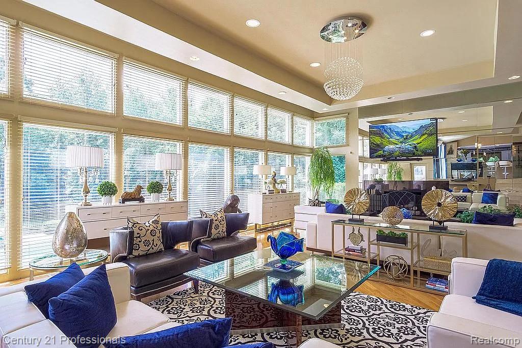 OrchardLake, Michigan, 48323, United States, 5 Bedrooms Bedrooms, ,5 BathroomsBathrooms,Residential,For Sale,1980200