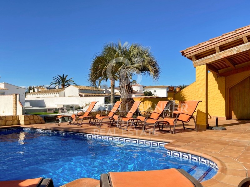 Girona, Empuriabrava, Cap Ras - Creus - Falconera, Empuriabrava, Catalonia, ES, 7 Bedrooms Bedrooms, ,4 BathroomsBathrooms,Residential,For Sale,Girona, Empuriabrava, Cap Ras - Creus - Falconera,1448519