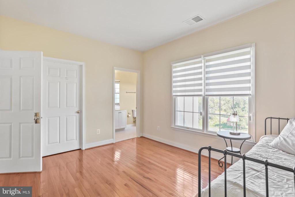 Waterford, Virginia, 20197, United States, 4 Bedrooms Bedrooms, ,5 BathroomsBathrooms,Residential,For Sale,1941290