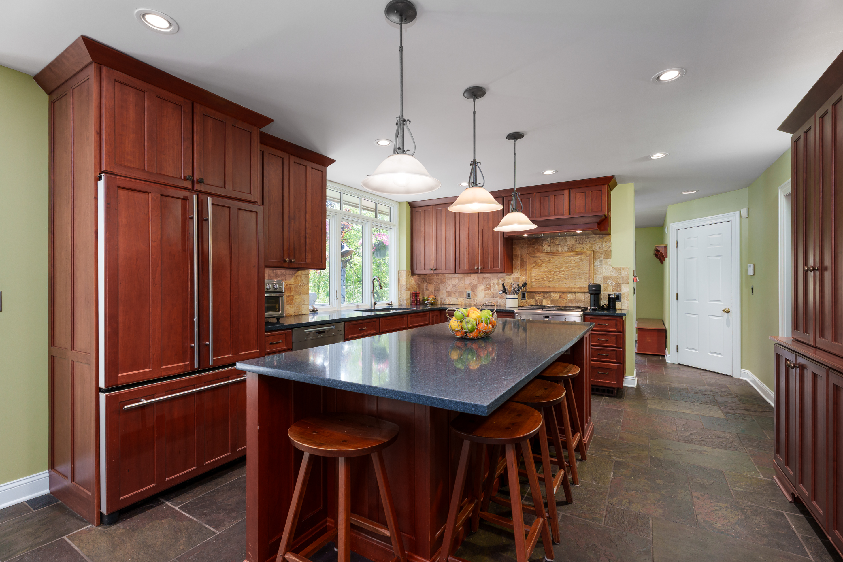  Kingsbrook Cul-de-Sac Home With 5 Bedrooms and a Finished Basement - 物件實景