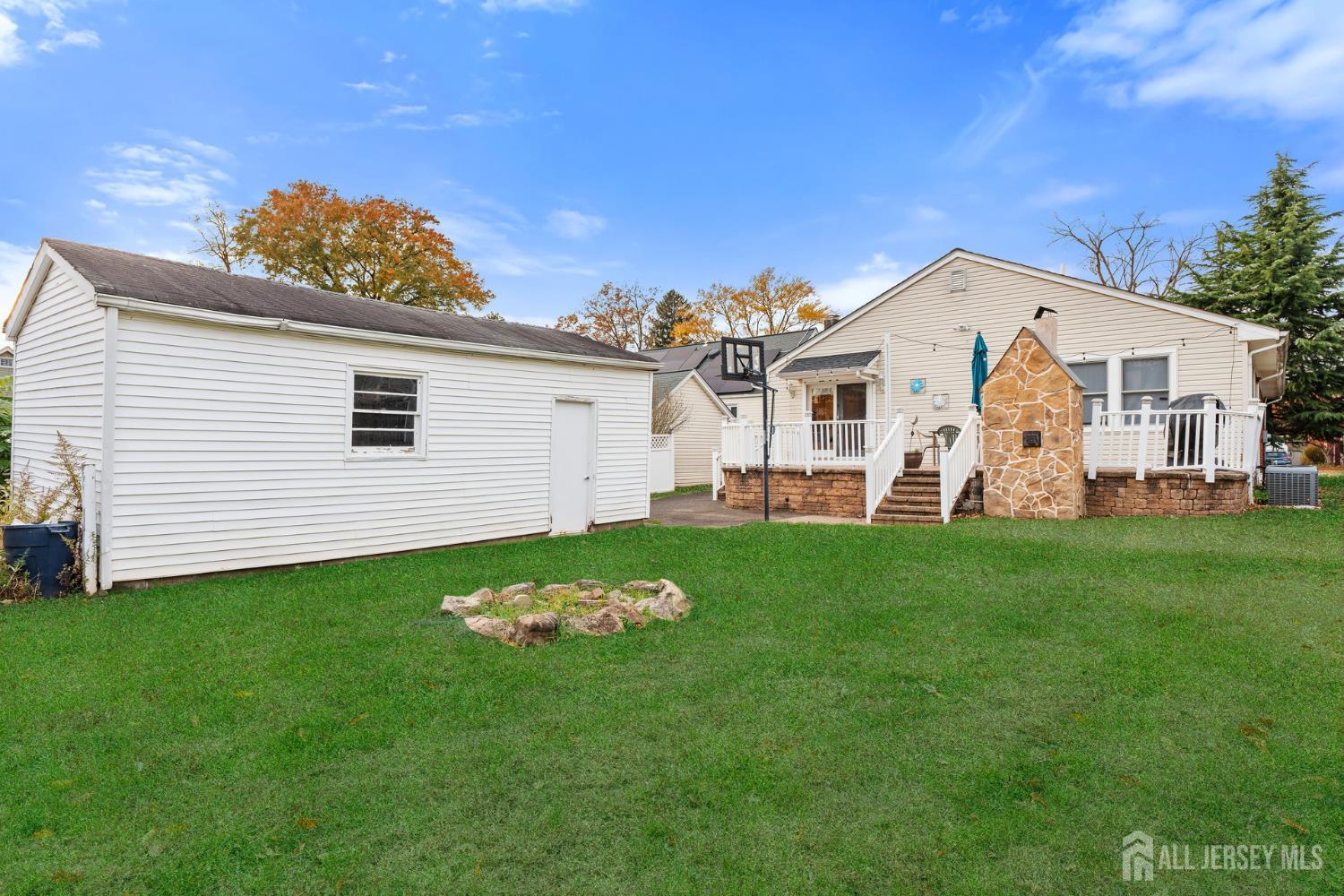 Dunellen, New Jersey, 08812, United States, 3 Bedrooms Bedrooms, ,2 BathroomsBathrooms,Residential,For Sale,1991582