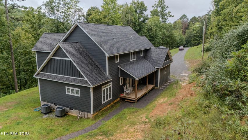 Middlesboro, Kentucky, 40965, United States, 5 Bedrooms Bedrooms, ,4 BathroomsBathrooms,Residential,For Sale,1915642