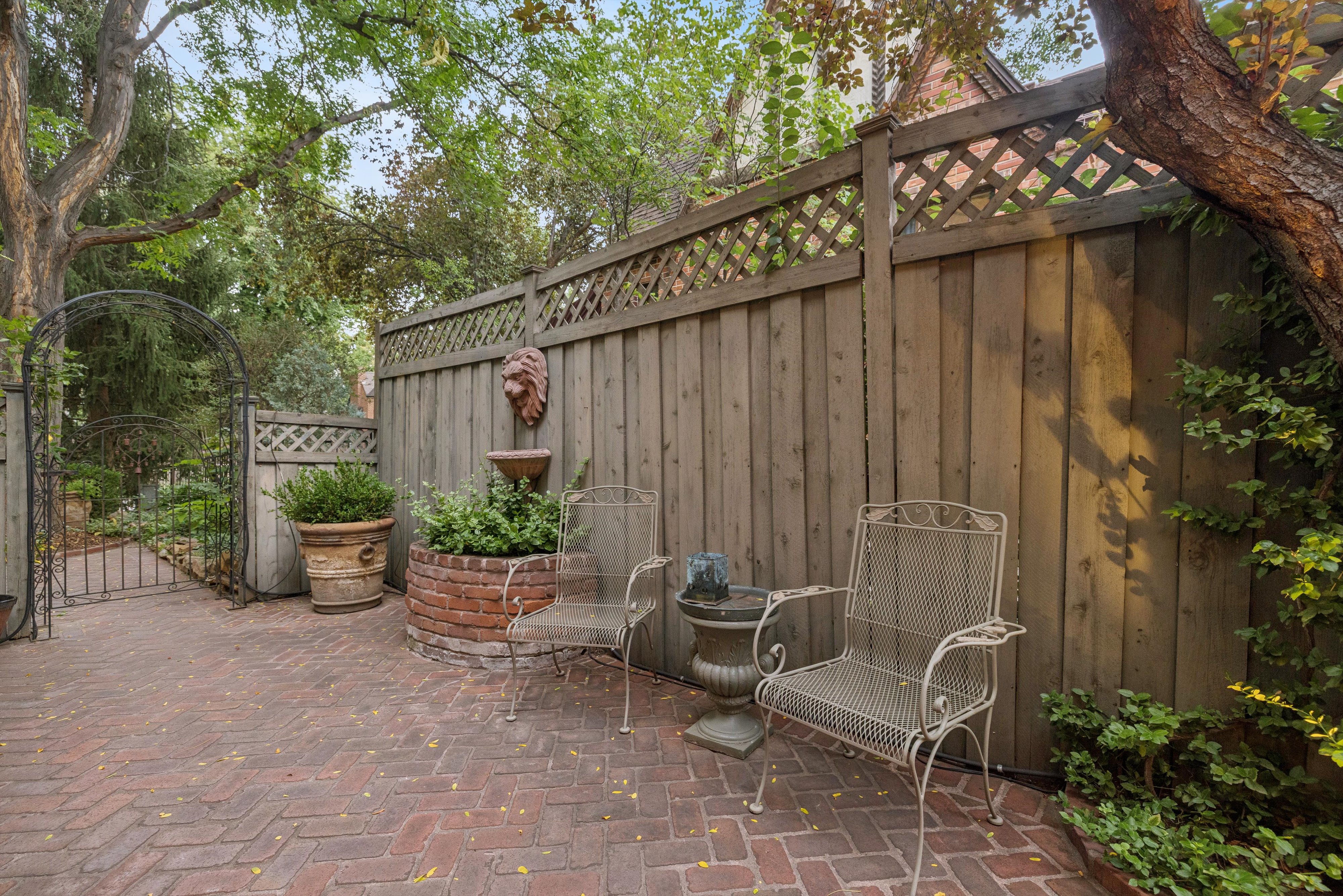  Rare Private Park Lot Near Cherry Creek with Sunroom Viking Kitchen & Spa Suite - 物件實景