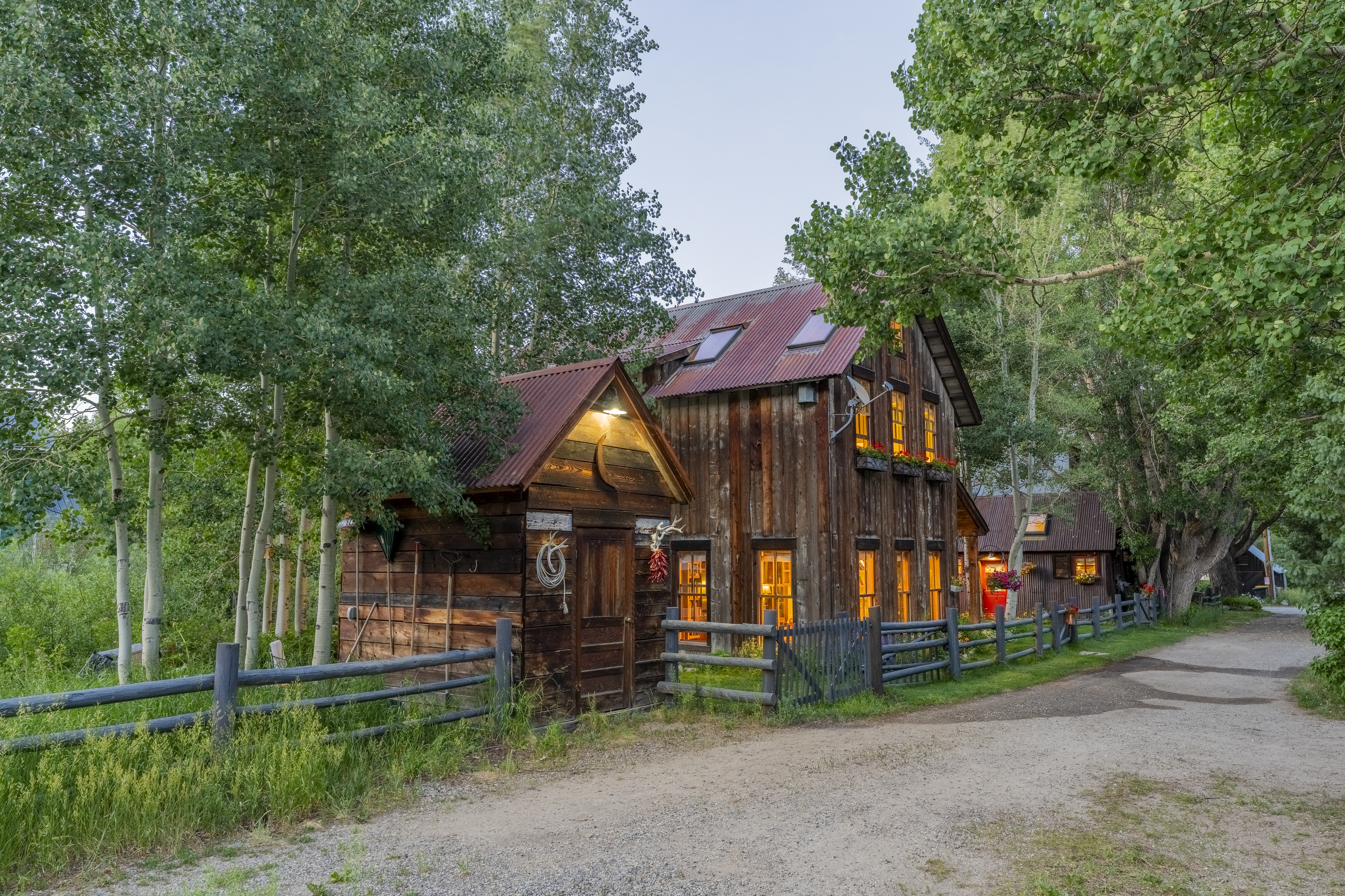  BEAR ALLEY - Unwrap The Fairytale - A Once-In-A-Lifetime Creekside Compound - 物件實景