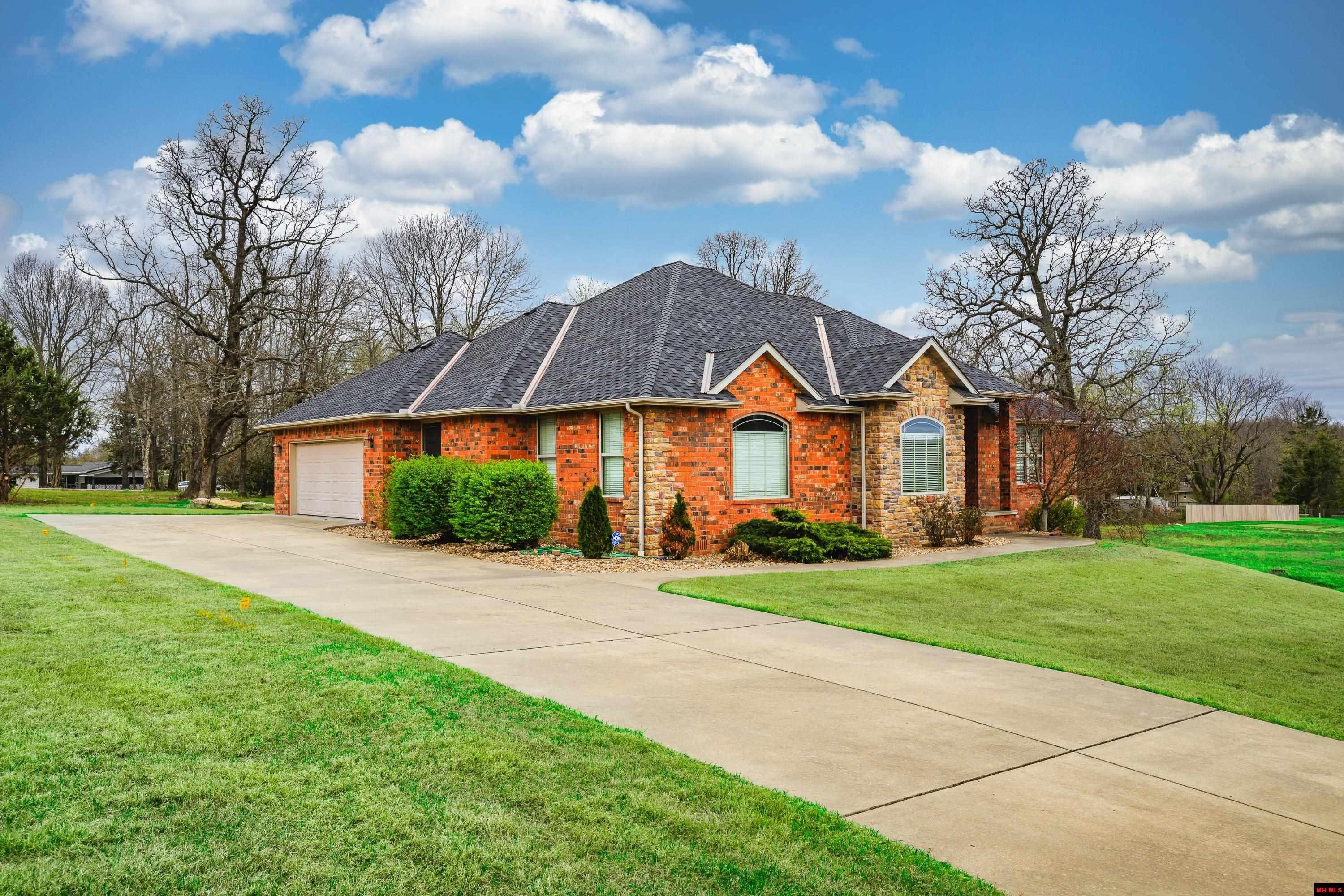 Mountain Home, Arkansas, 72653, United States, 3 Bedrooms Bedrooms, ,2 BathroomsBathrooms,Residential,For Sale,2033184