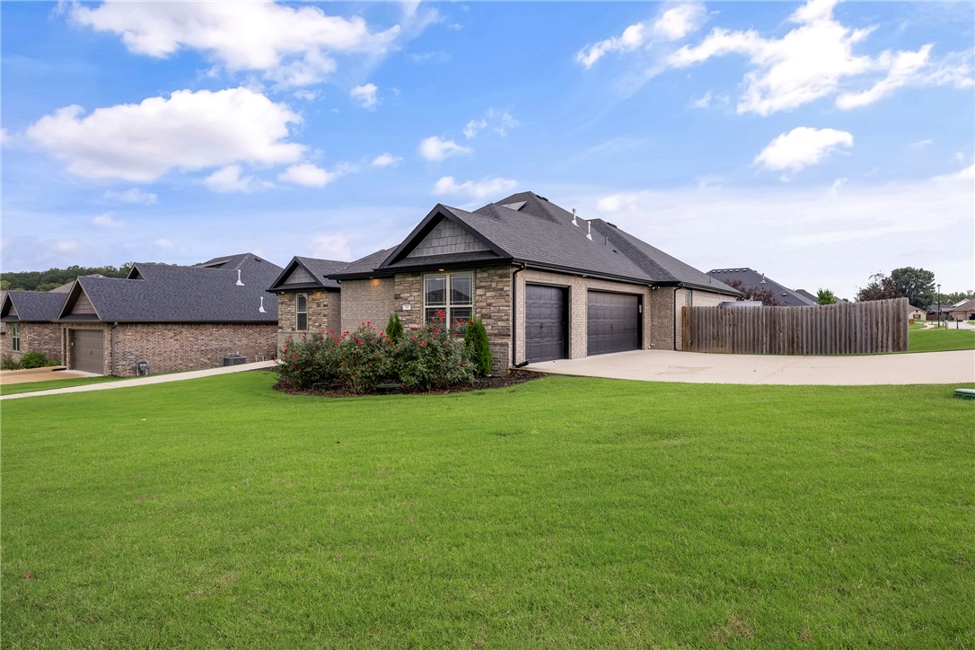 Cave Springs, Arkansas, 72718, United States, 4 Bedrooms Bedrooms, ,3 BathroomsBathrooms,Residential,For Sale,1954993