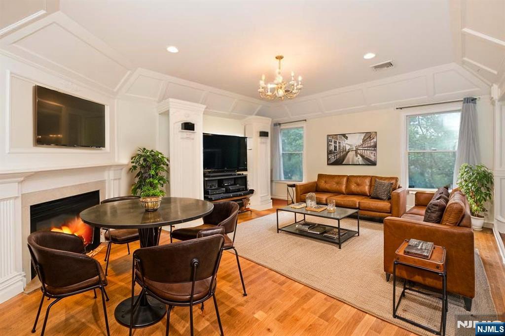 Fort Lee, New Jersey, 07024, United States, 5 Bedrooms Bedrooms, ,5 BathroomsBathrooms,Residential,For Sale,1942232