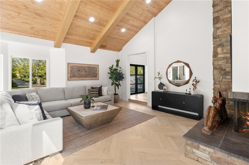 Yorba Linda, California, 92886, United States, 5 Bedrooms Bedrooms, ,6 BathroomsBathrooms,Residential,For Sale,1891782