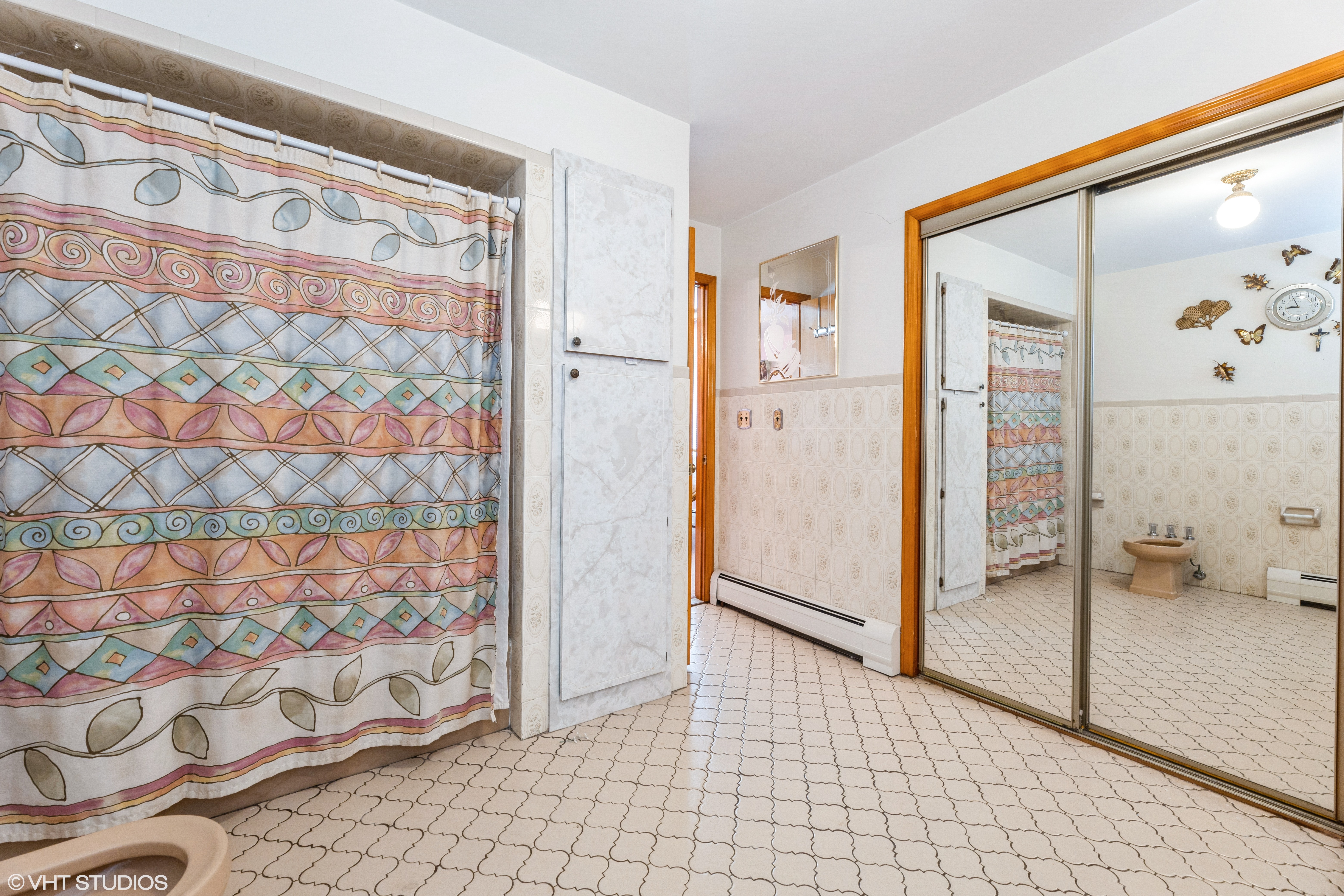 Moonachie, New Jersey, 07074, United States, 5 Bedrooms Bedrooms, ,4 BathroomsBathrooms,Residential,For Sale,1936964
