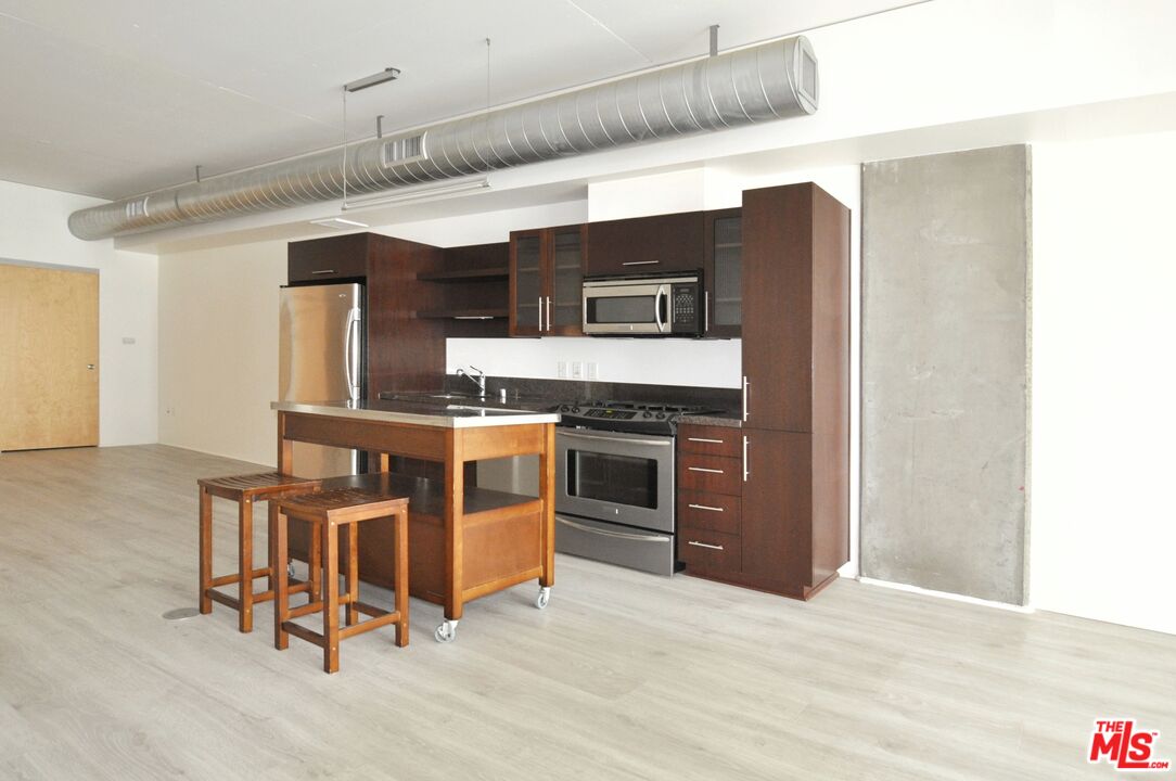 Los Angeles, California, 90015, United States, 1 Bedroom Bedrooms, ,1 BathroomBathrooms,Residential,For Sale,1911768