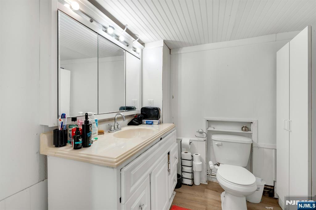 Hasbrouck Heights, New Jersey, 07604, United States, 3 Bedrooms Bedrooms, ,2 BathroomsBathrooms,Residential,For Sale,1989052