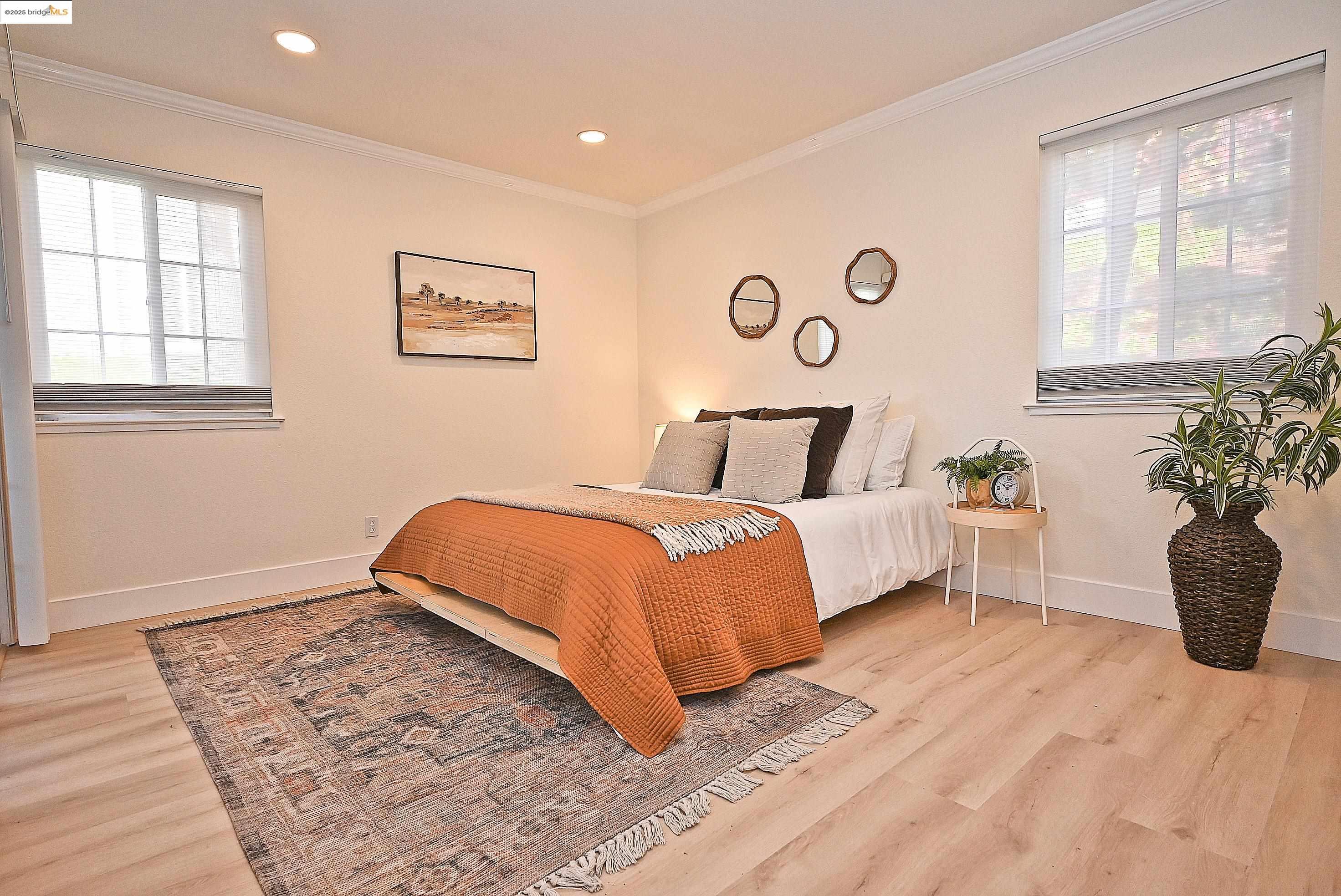 Oakland, California, 94605, United States, 2 Bedrooms Bedrooms, ,2 BathroomsBathrooms,Residential,For Sale,2000810