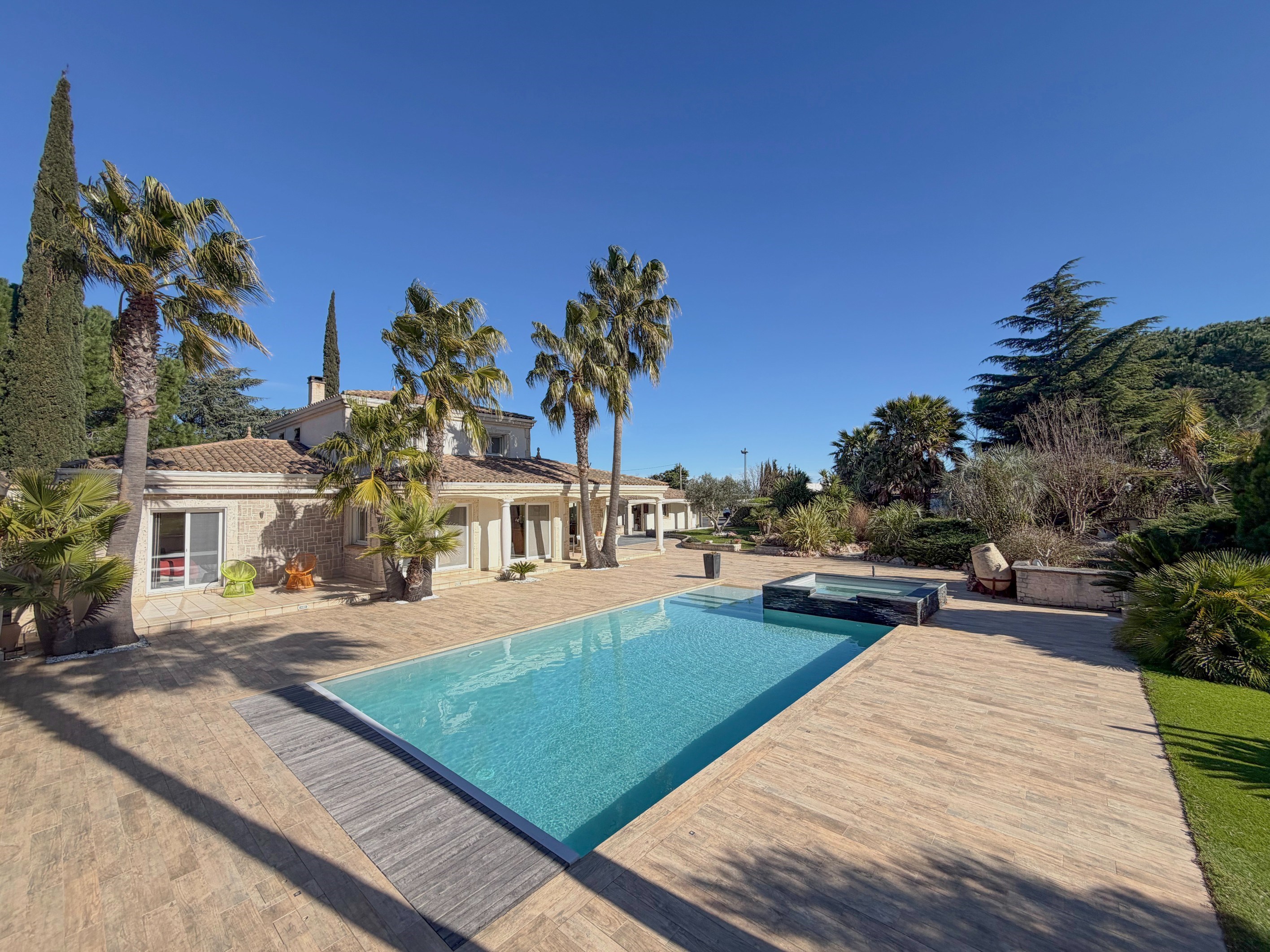 Just 10 minutes from the beaches, a spacious family villa in a lush park... - 物件實景