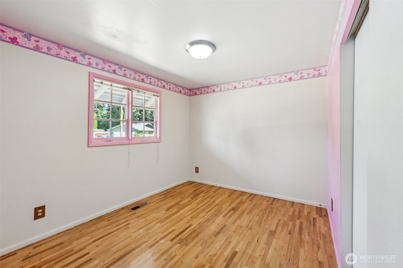 Lynnwood, Washington, 98037, United States, 4 Bedrooms Bedrooms, ,2 BathroomsBathrooms,Residential,For Sale,1904823