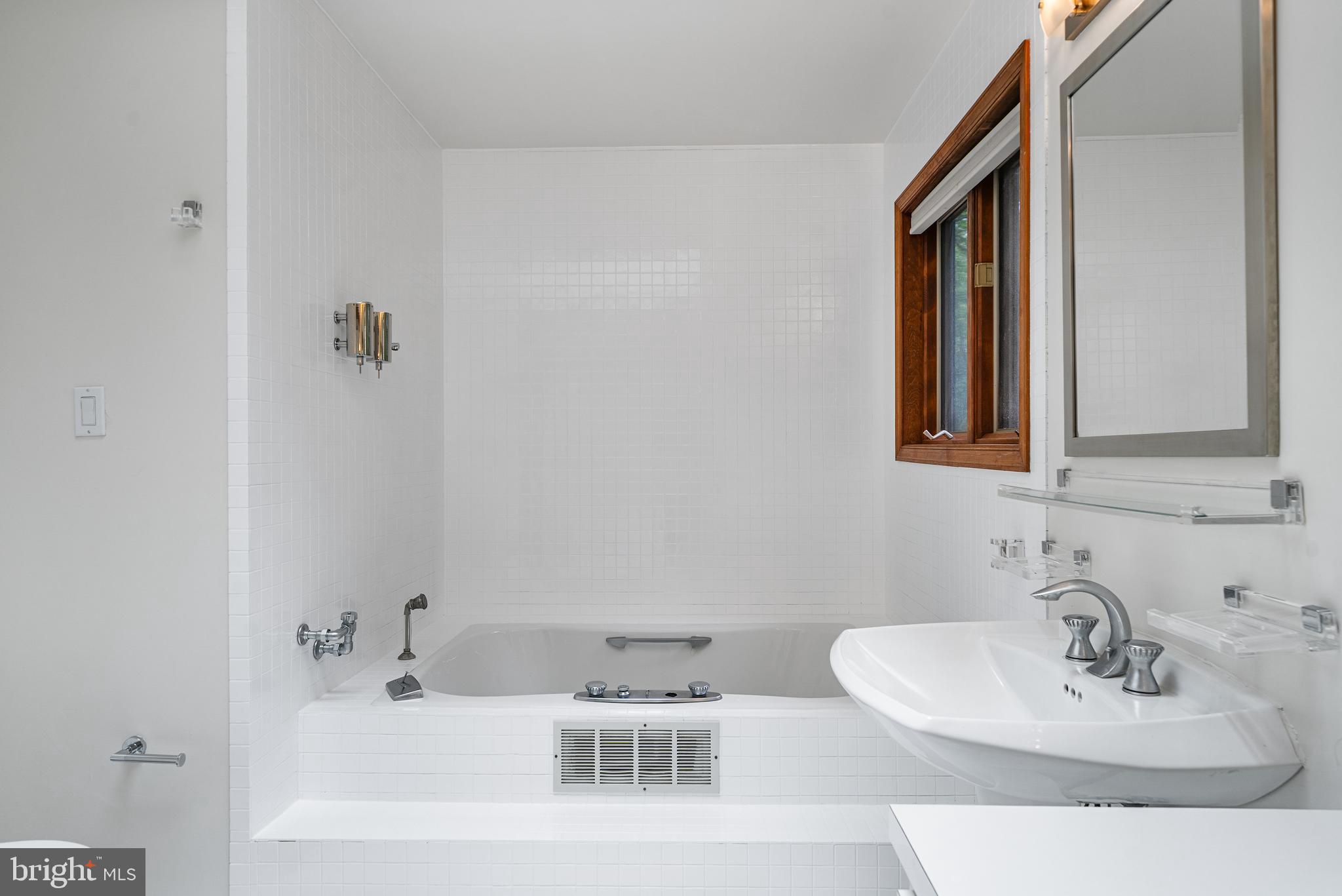 La Plata, Maryland, 20646, United States, 5 Bedrooms Bedrooms, ,4 BathroomsBathrooms,Residential,For Sale,1994243