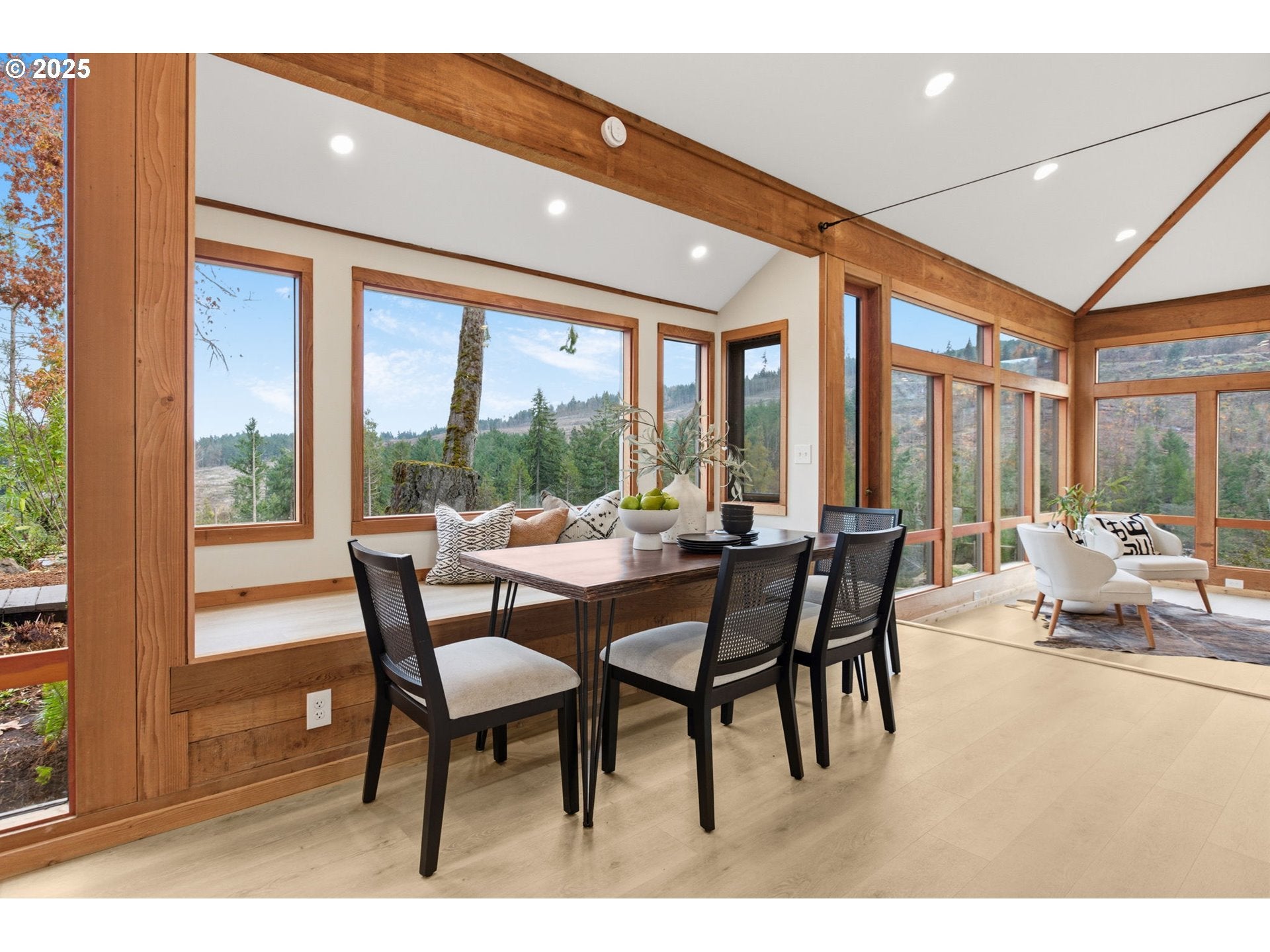 PleasantHill, Oregon, 97455, United States, 5 Bedrooms Bedrooms, ,3 BathroomsBathrooms,Residential,For Sale,1994708