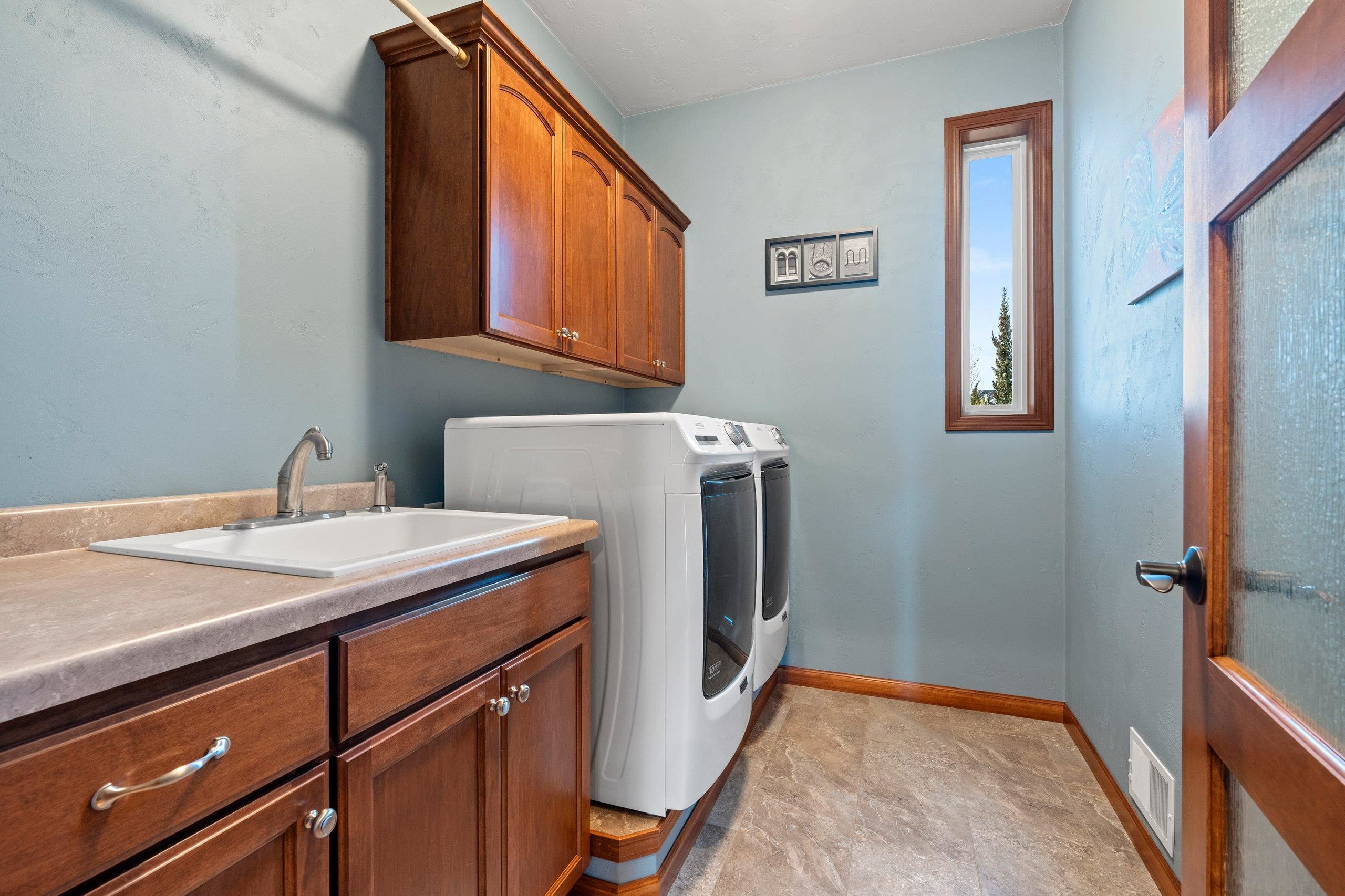 NEENAH, Wisconsin, 54956, United States, 3 Bedrooms Bedrooms, ,3 BathroomsBathrooms,Residential,For Sale,1986561