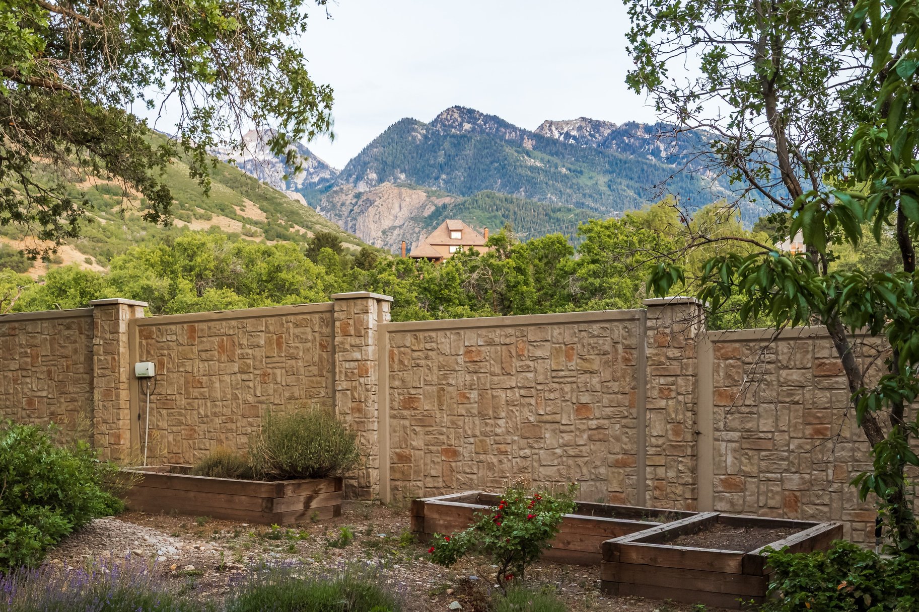  Private Gated Cottonwood Heights Retreat With Seasonal Stream & Mountain views - 物件實景