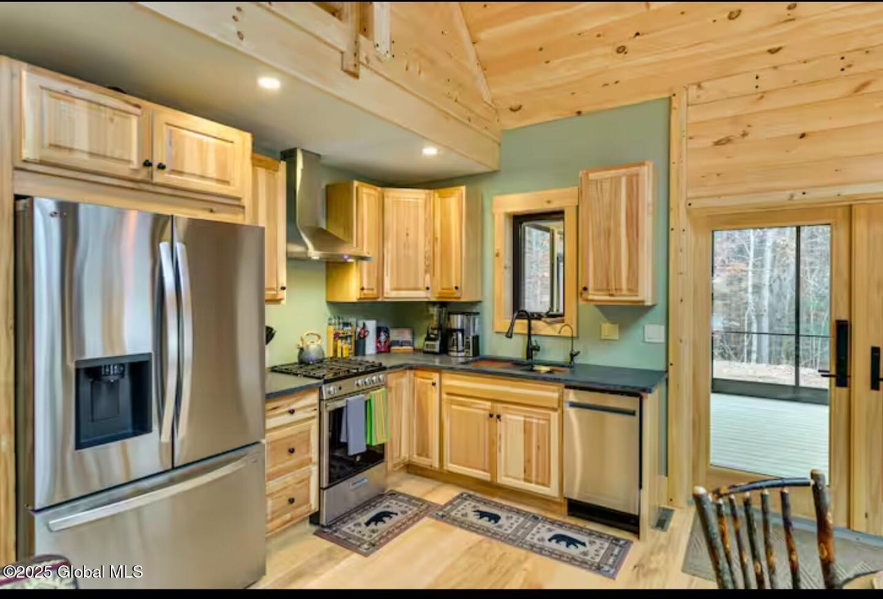 Gloversville, New York, 12078, United States, 2 Bedrooms Bedrooms, ,1 BathroomBathrooms,Residential,For Sale,1876319