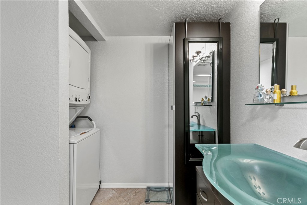 Laguna Hills, California, 92656, United States, 2 Bedrooms Bedrooms, ,2 BathroomsBathrooms,Residential,For Sale,1988360