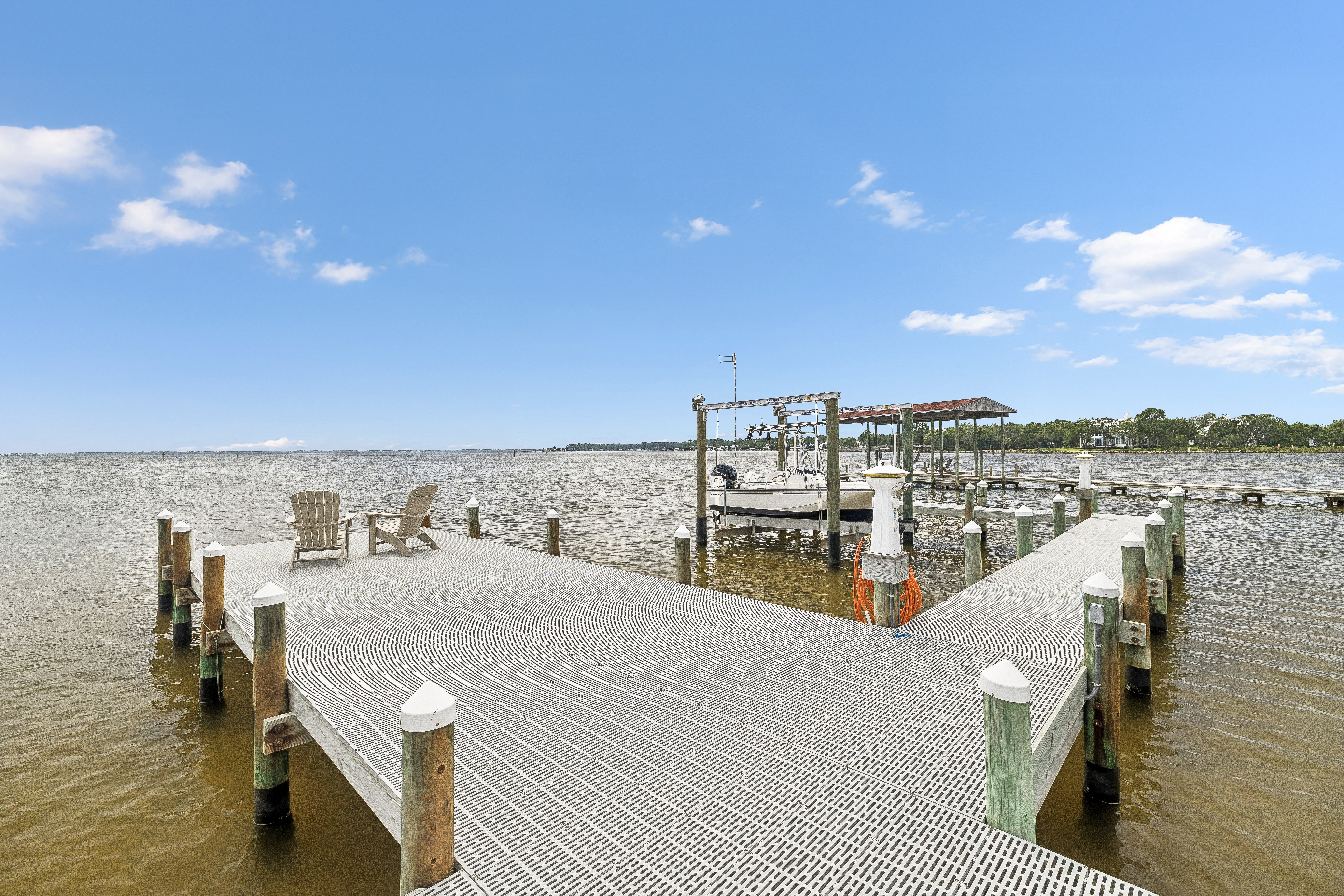  Private Bayfront Estate with Deep Water Dock and Sandy Beach - 物件實景