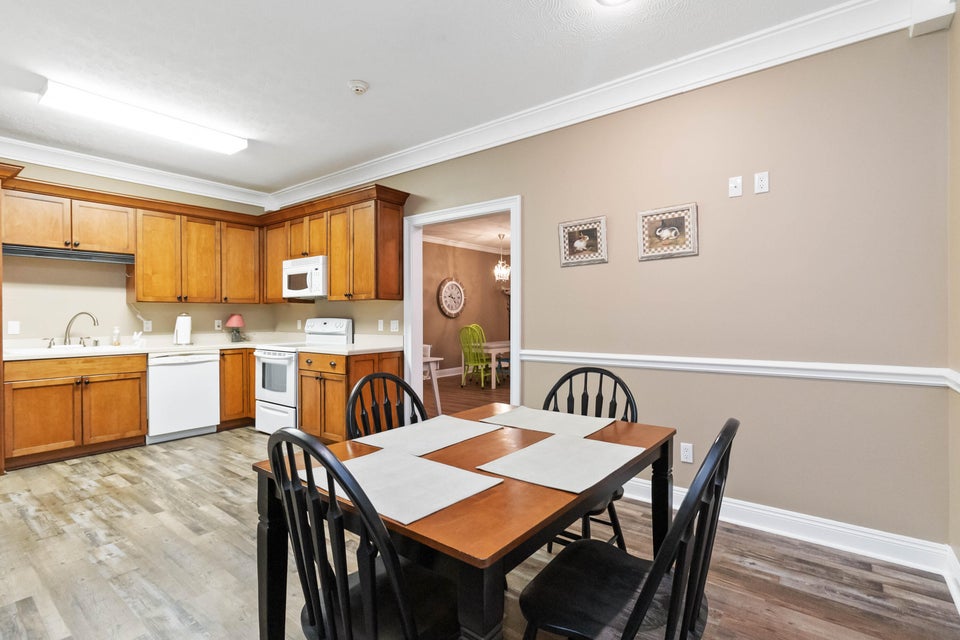 Somerset, Kentucky, 42503, United States, 6 Bedrooms Bedrooms, ,5 BathroomsBathrooms,Residential,For Sale,1835271