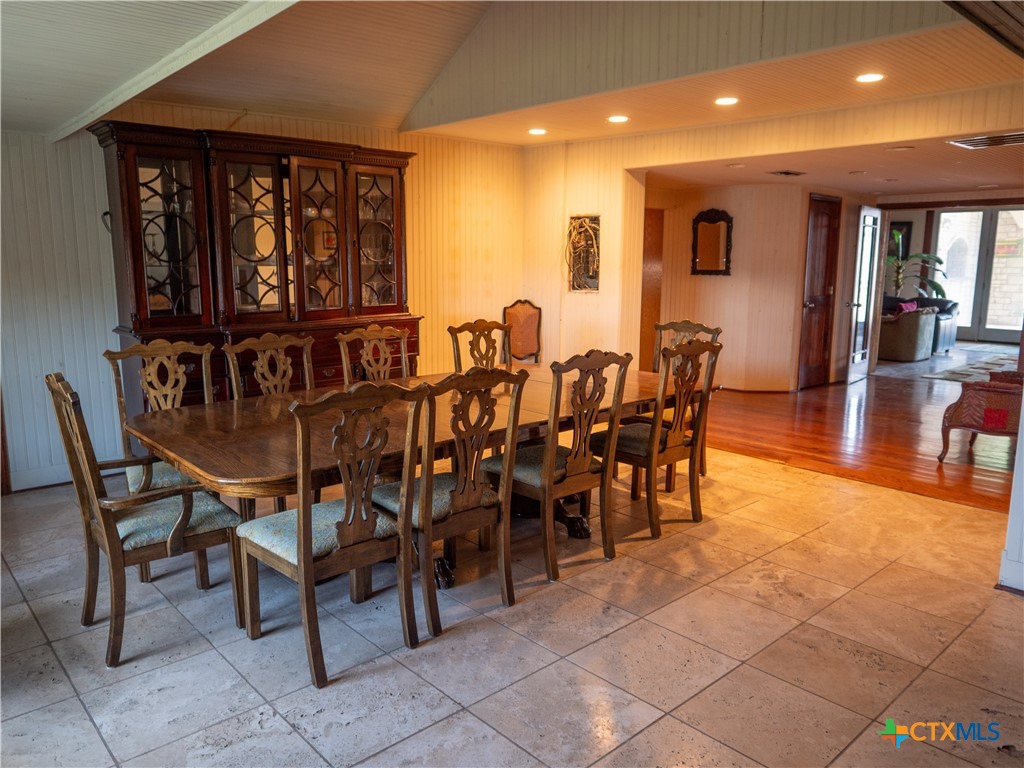 Edna, Texas, 77957, United States, 5 Bedrooms Bedrooms, ,5 BathroomsBathrooms,Residential,For Sale,1770365