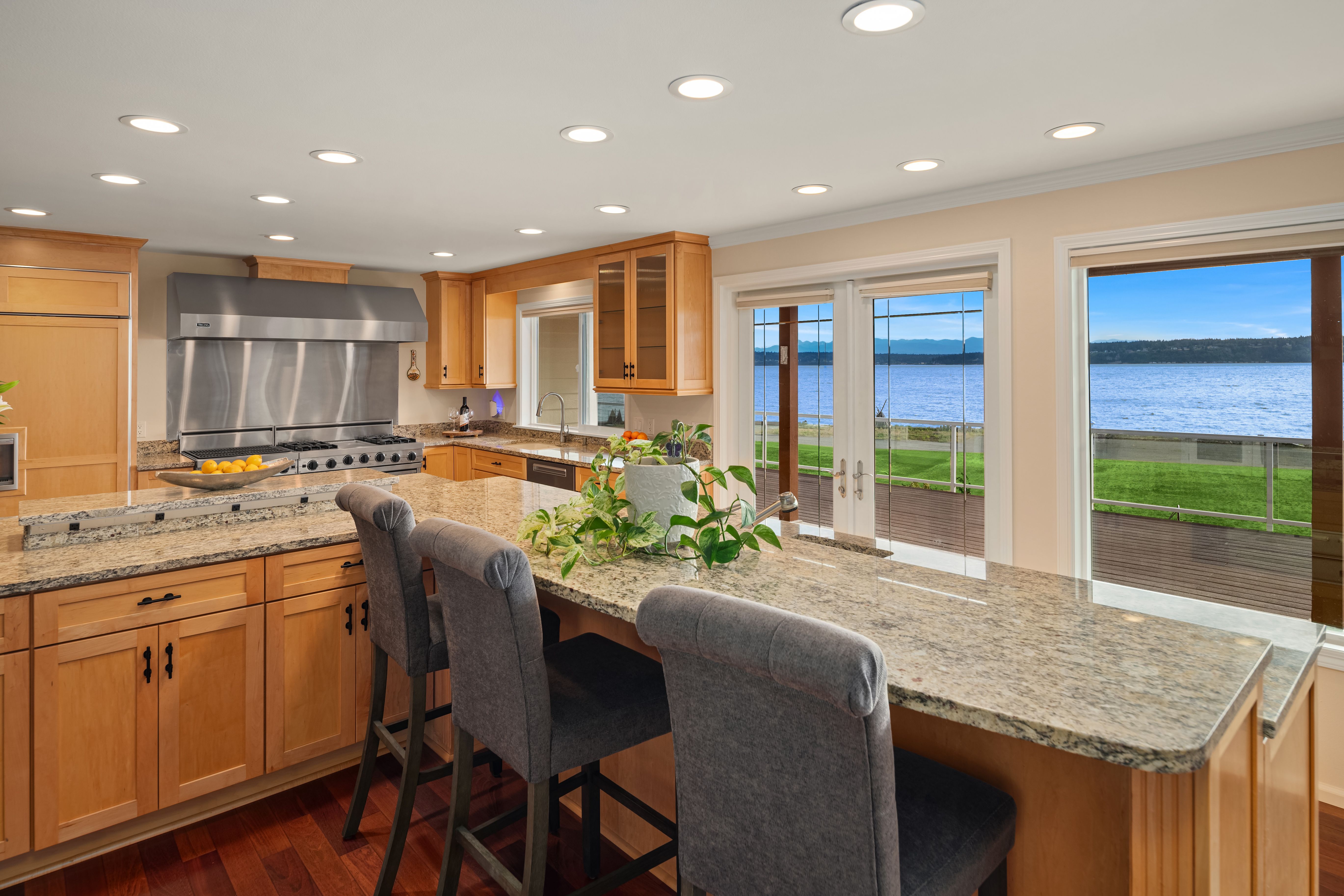  2106 Breezy Point Rd, Camano, WA 98282 - 物件實景