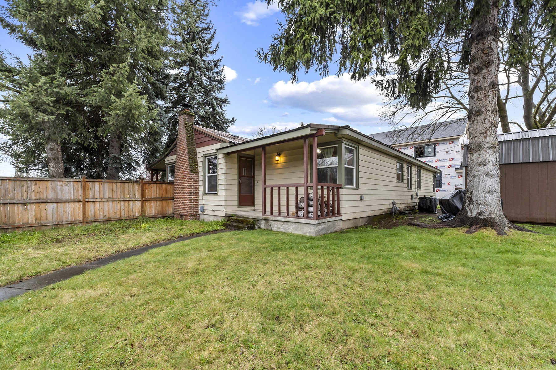  Your Porchlight in the Trees - 物件實景